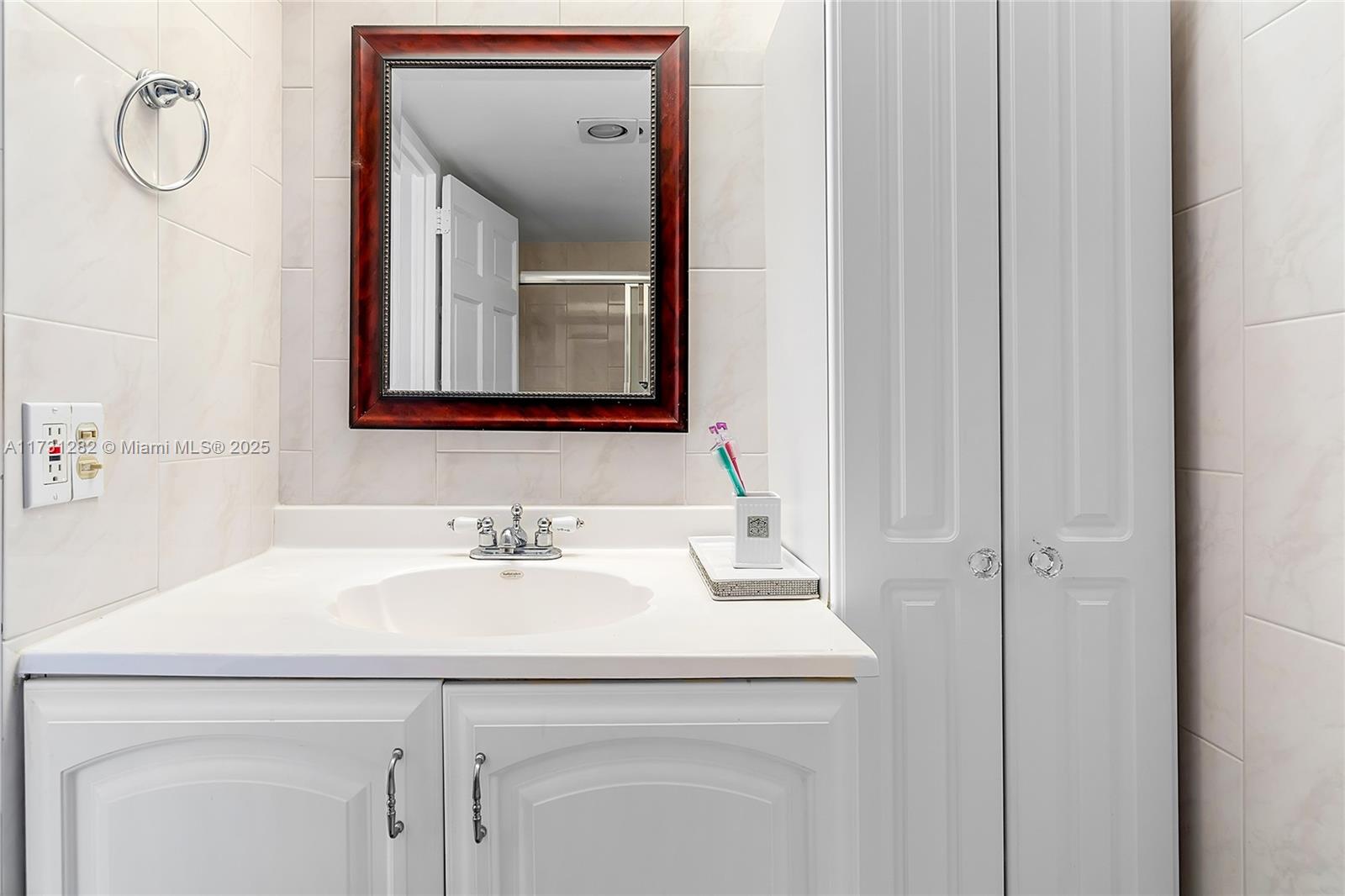 251 174 107 Property Photo 26