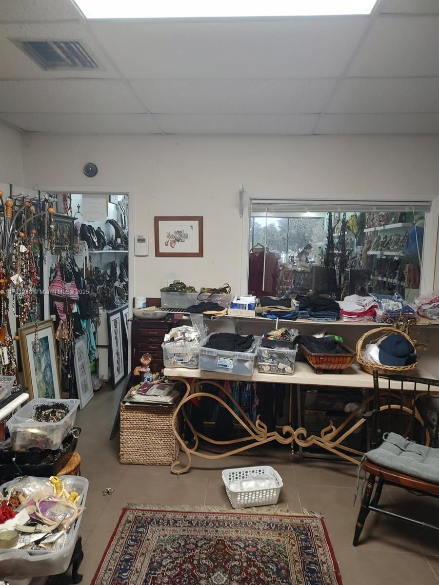 213a E Commercial Blvd Property Photo 3