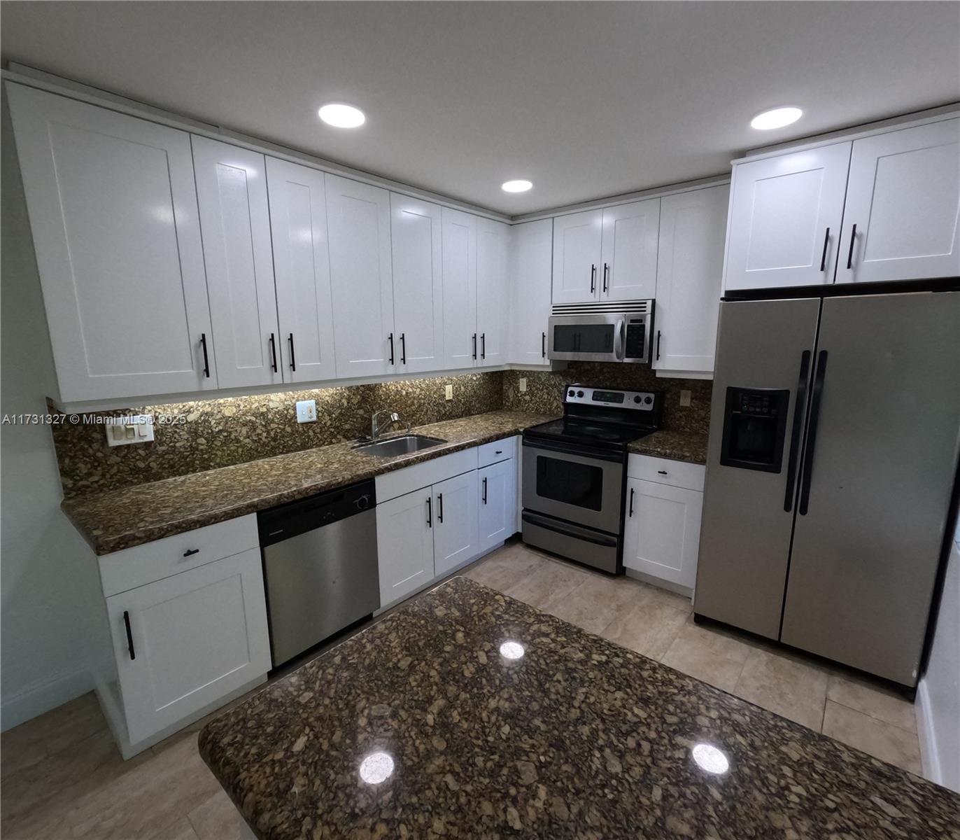 1423 Holly Heights Dr 15 Property Photo 7