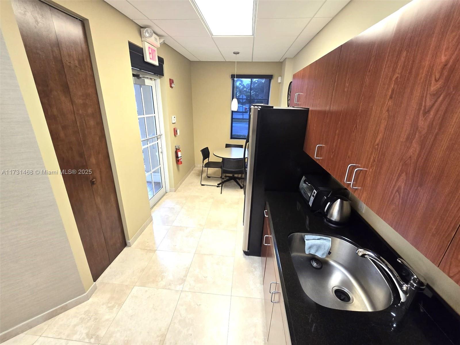 5411 N University Dr 103 & 104 Property Photo 15