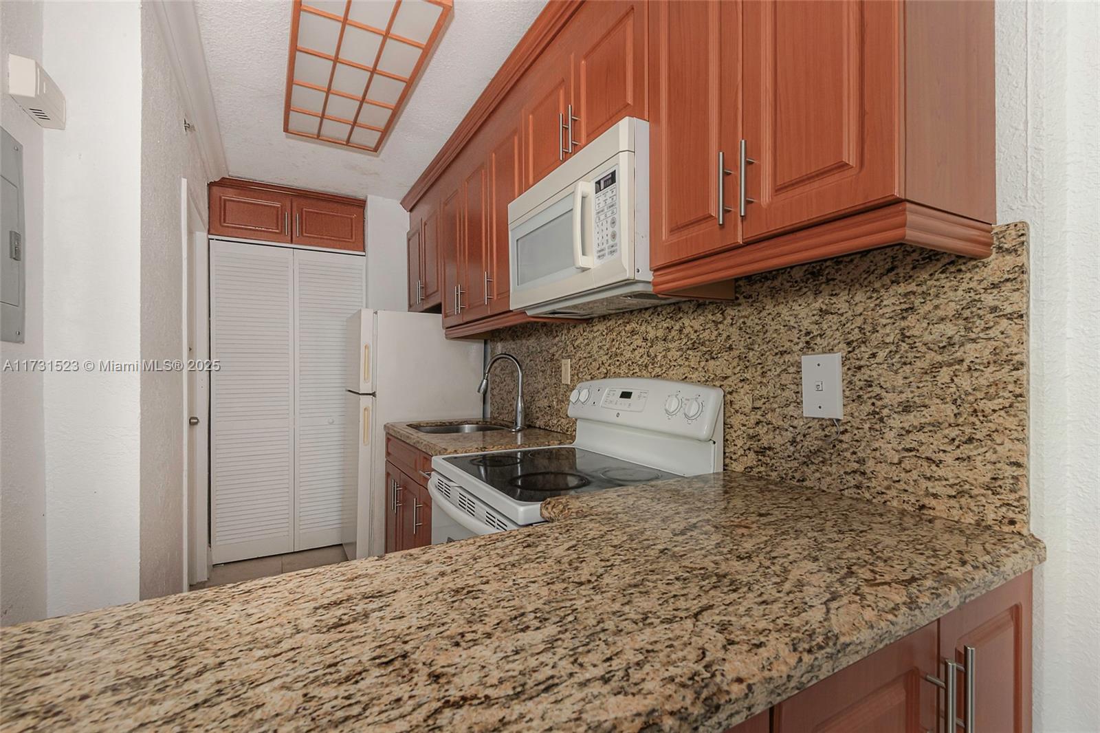 1255 Collins Ave 304 Property Photo 11