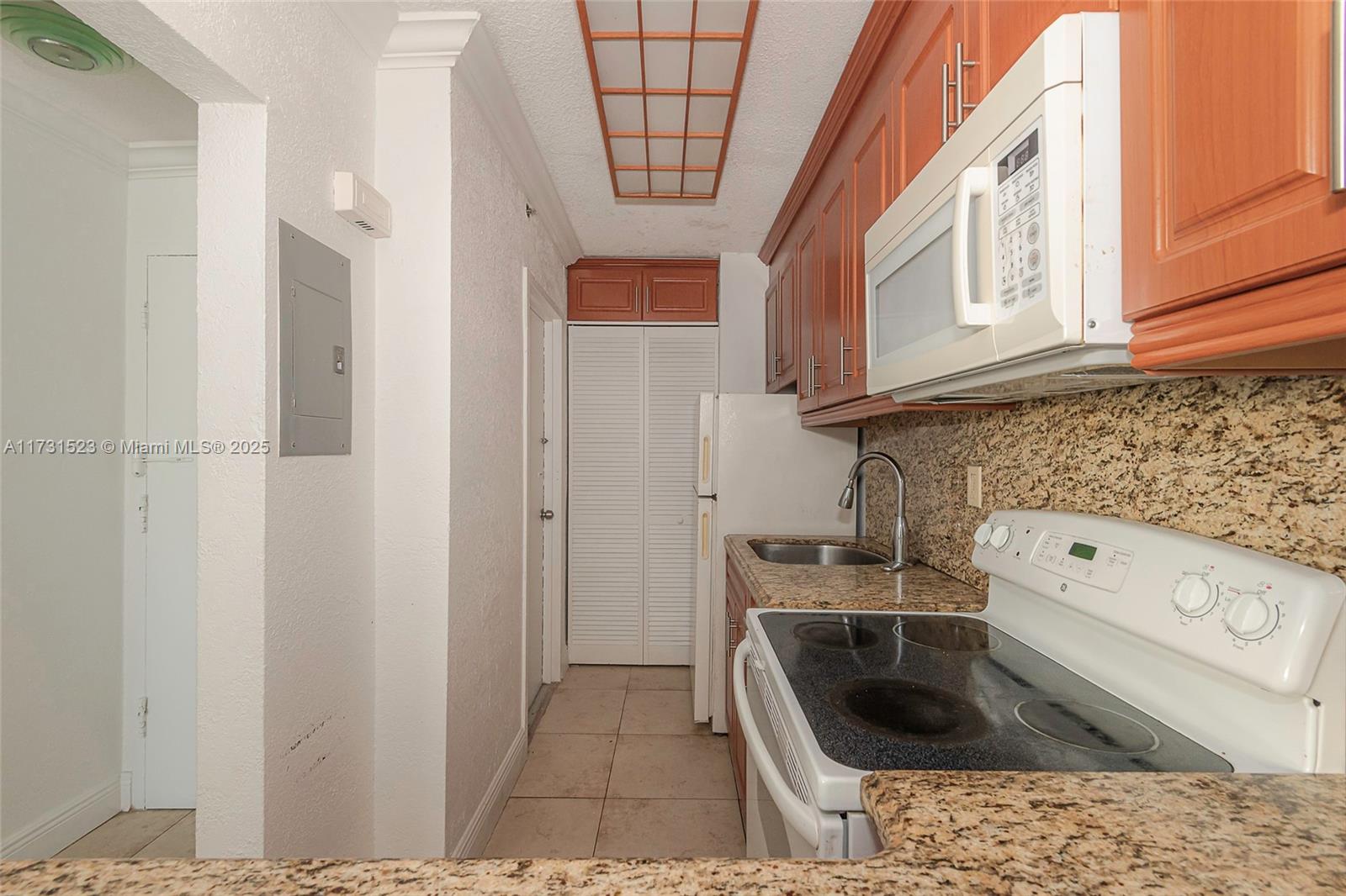 1255 Collins Ave 304 Property Photo 12