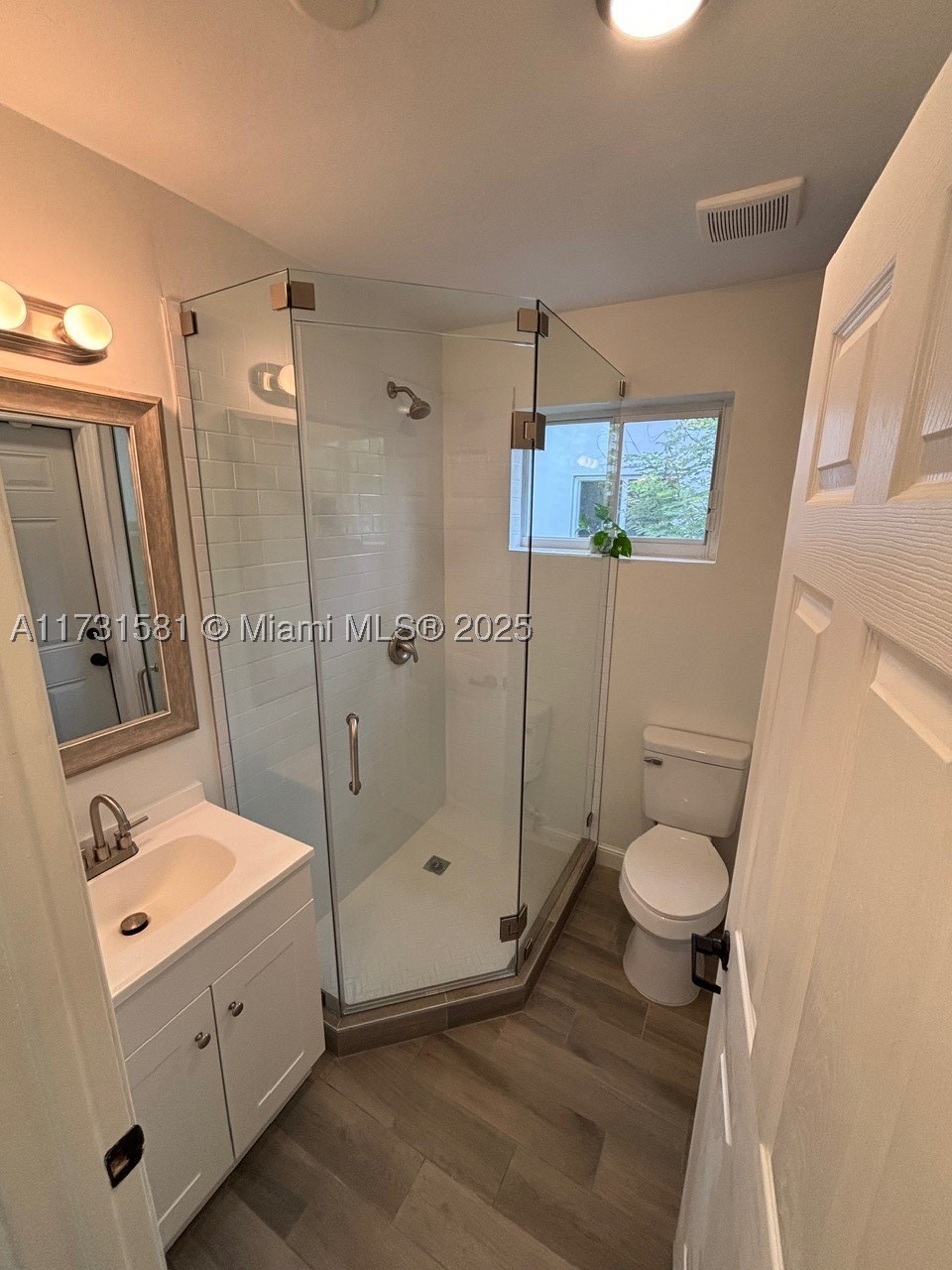 1426 Arthur St Property Photo 7