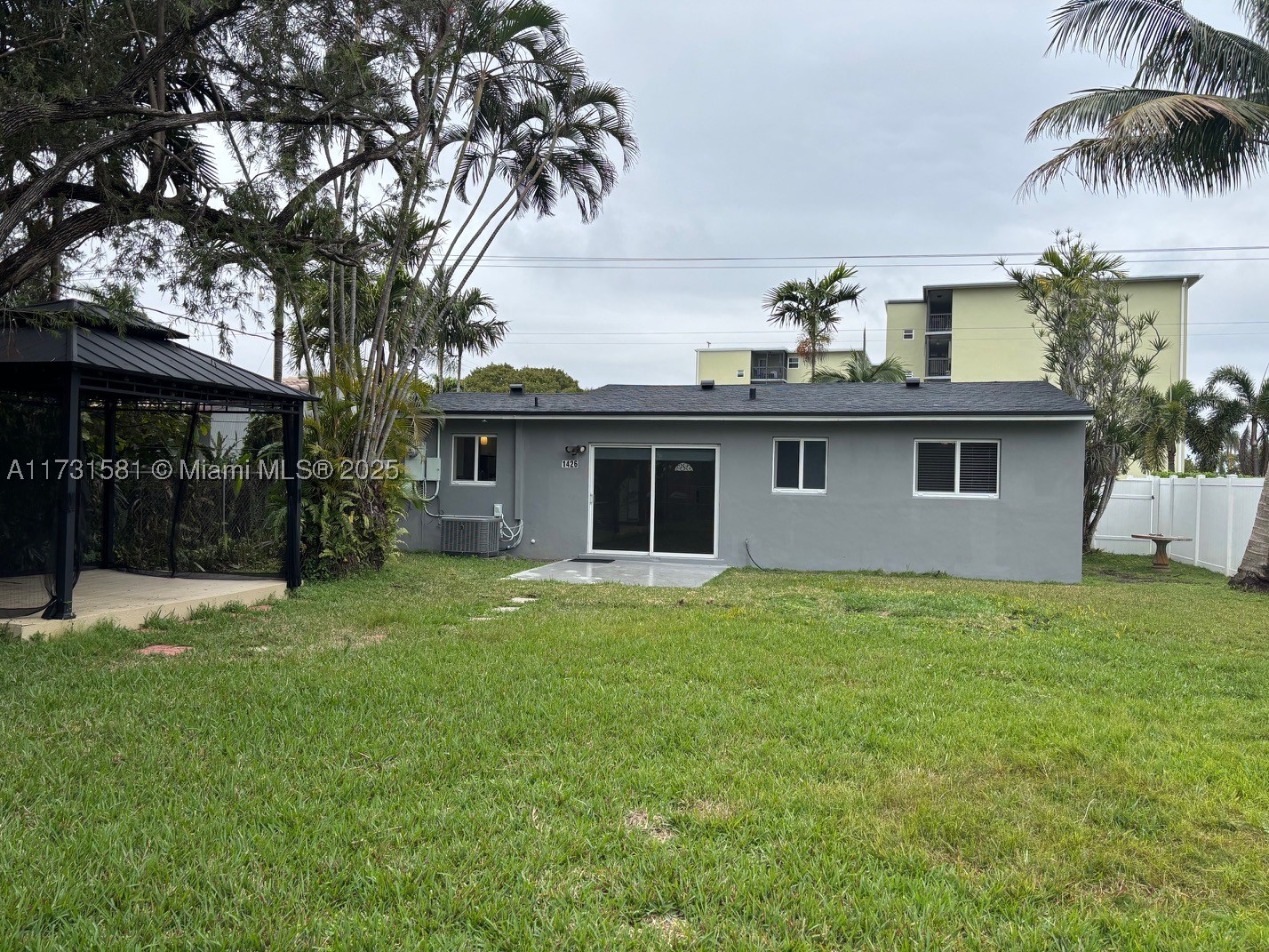 1426 Arthur St Property Photo 16