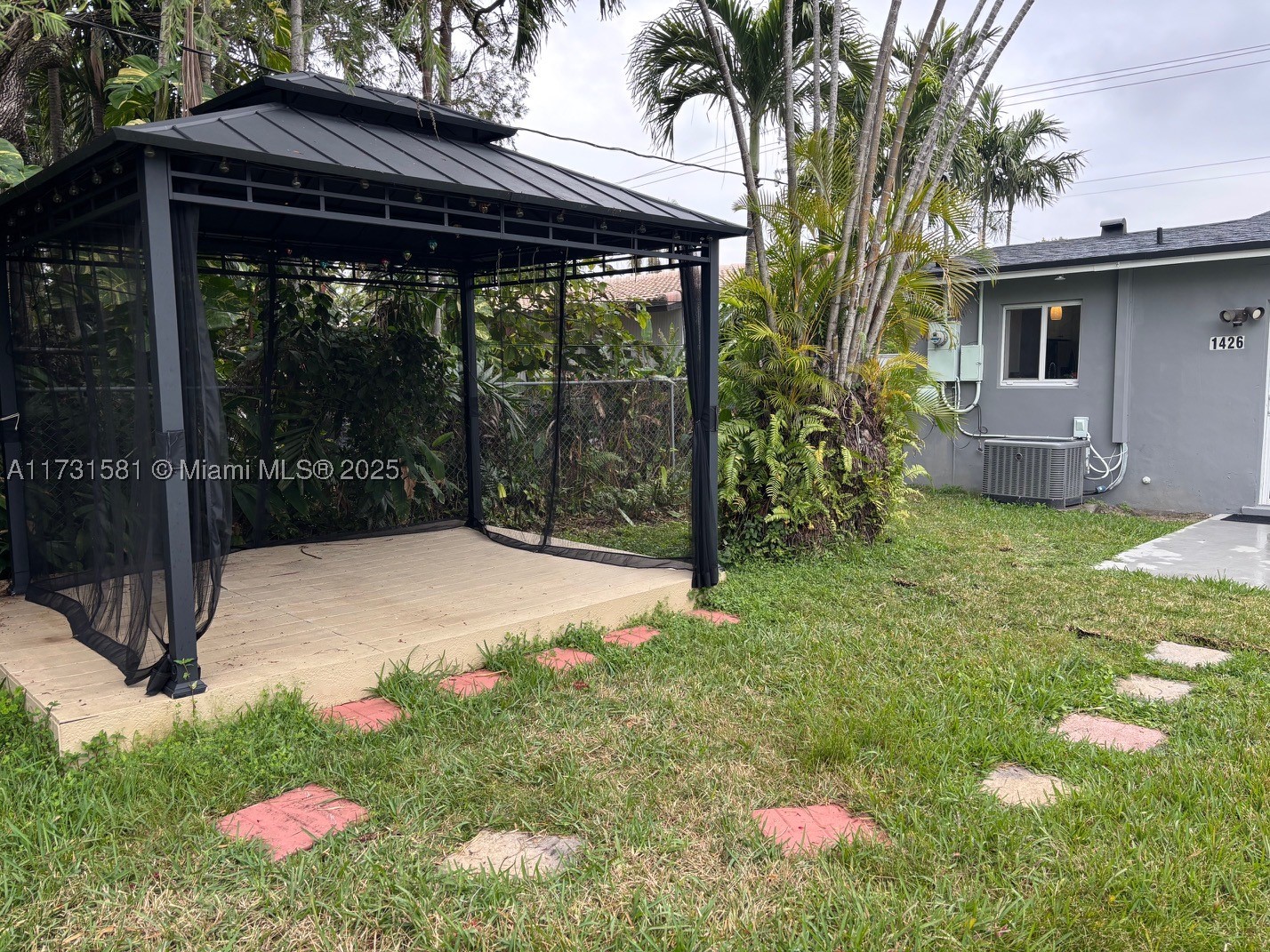 1426 Arthur St Property Photo 21