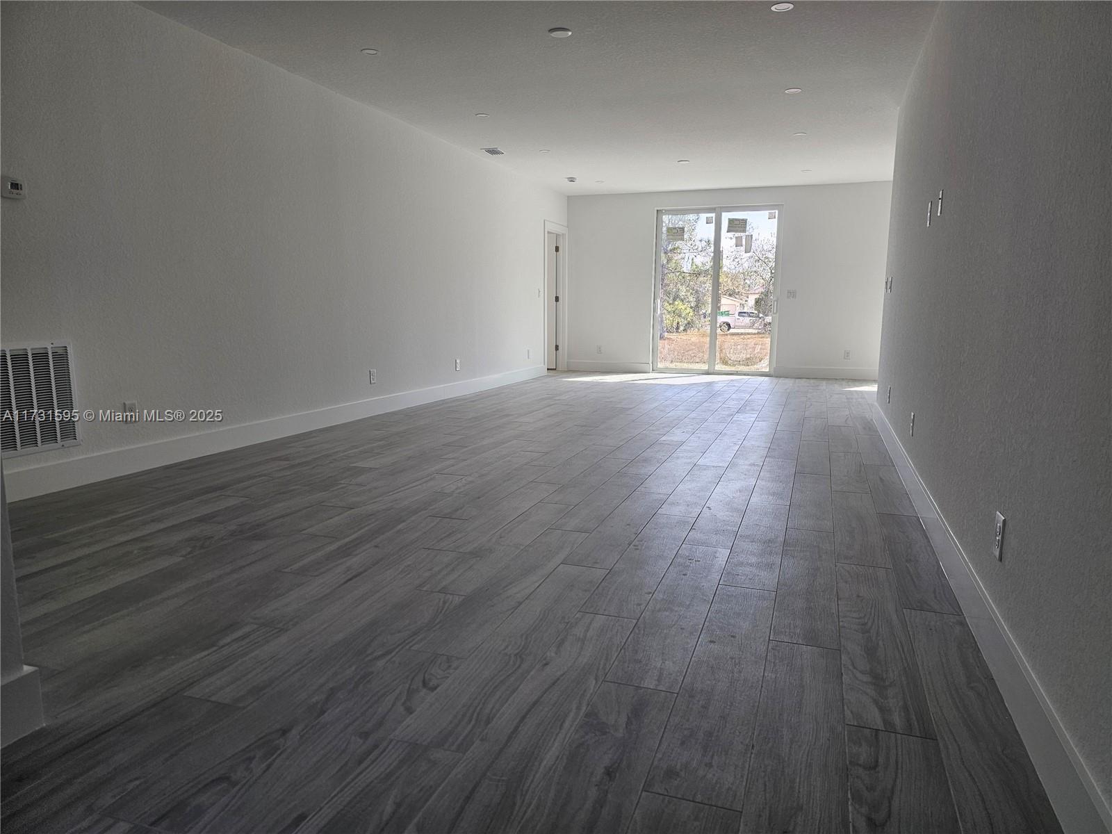 21475 Argosy Ave Property Photo 5