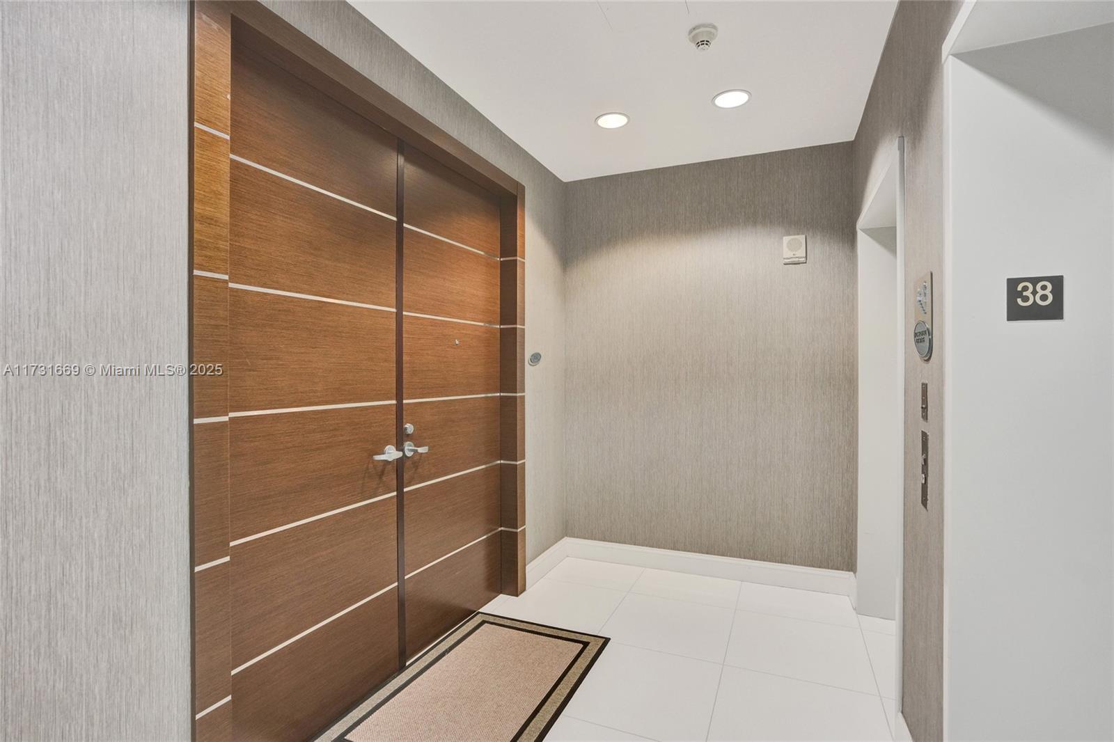 18201 Collins Ave 3804 Property Photo 3