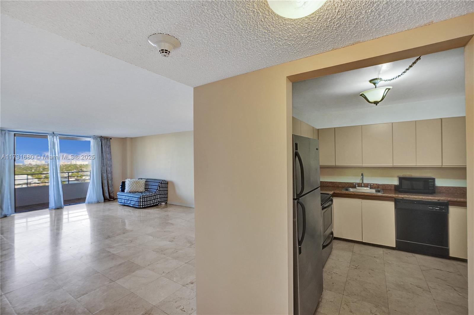 2500 Parkview Dr 808 Property Photo 6