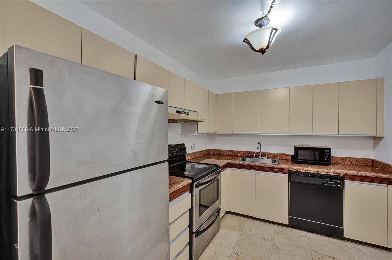 2500 Parkview Dr 808 Property Photo 7