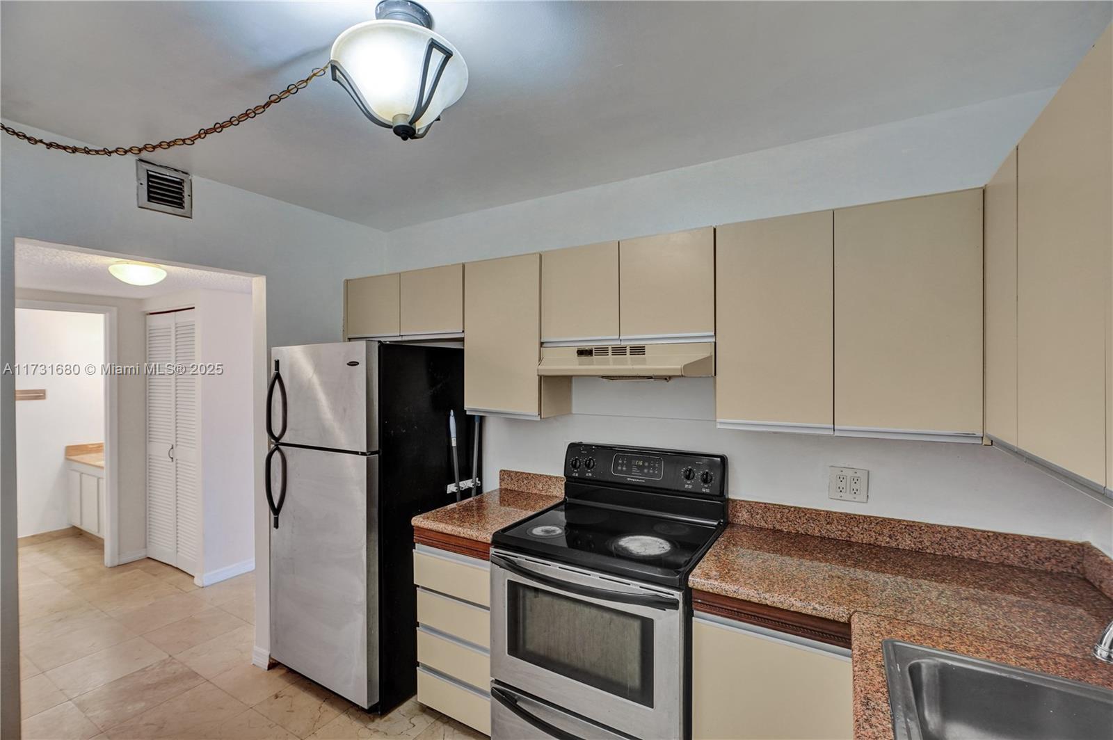 2500 Parkview Dr 808 Property Photo 8