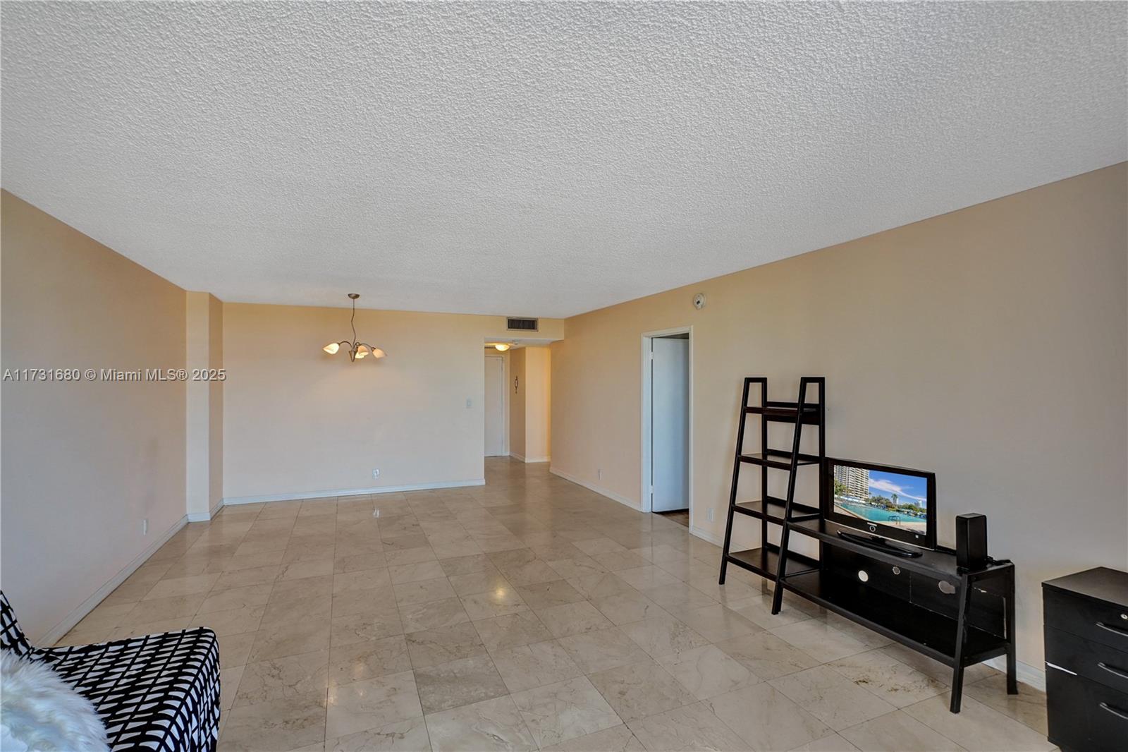 2500 Parkview Dr 808 Property Photo 10