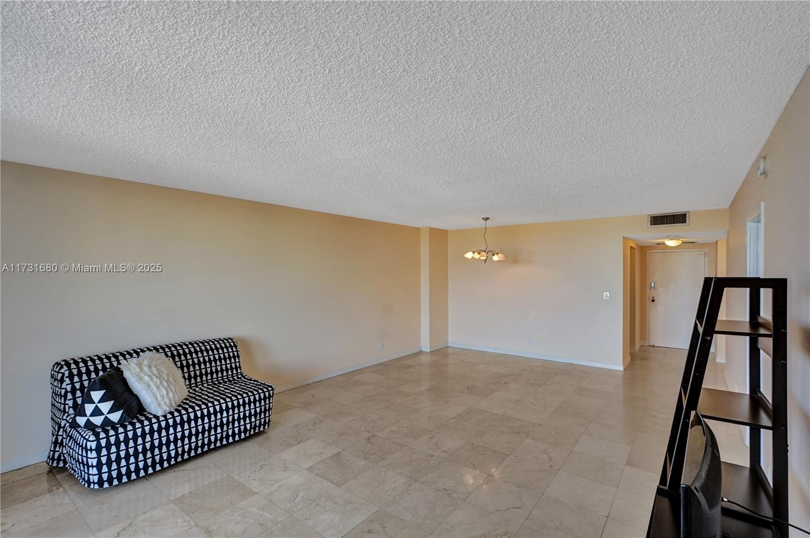 2500 Parkview Dr 808 Property Photo 11