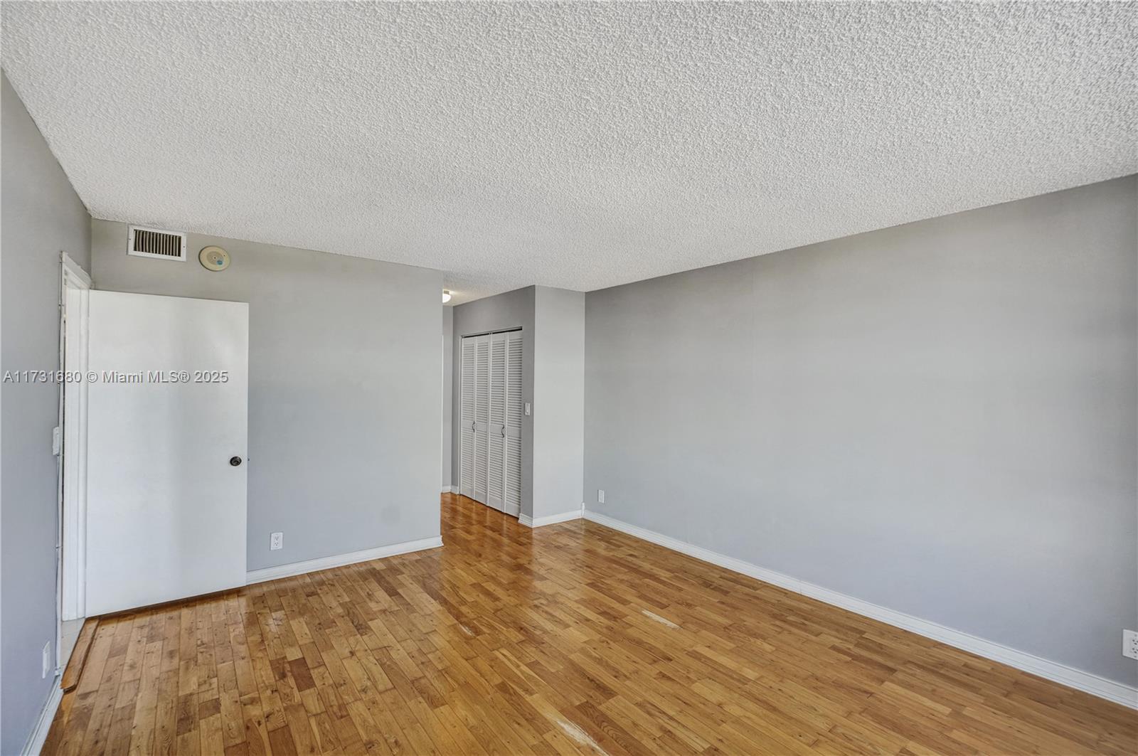2500 Parkview Dr 808 Property Photo 13