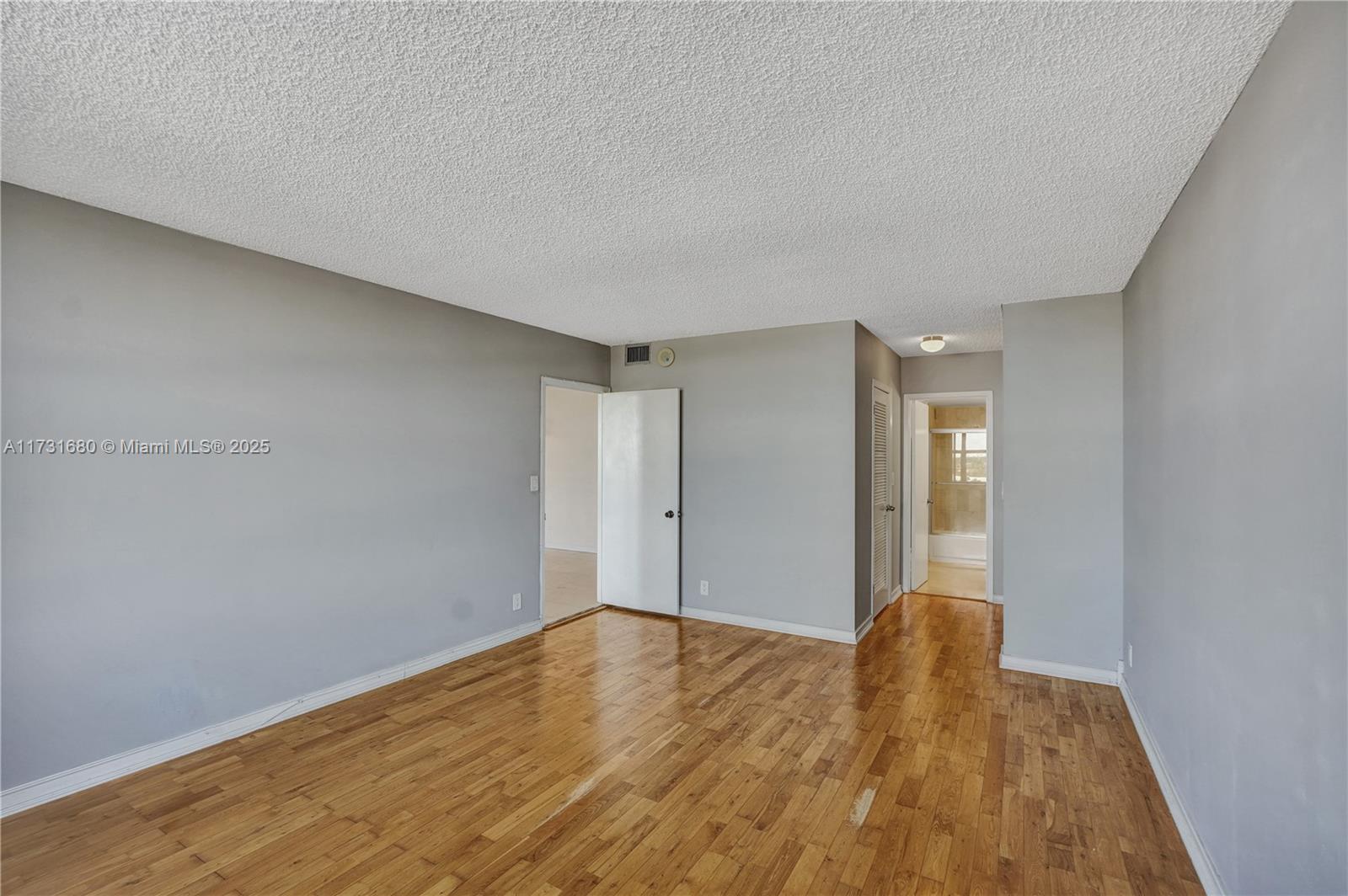 2500 Parkview Dr 808 Property Photo 14