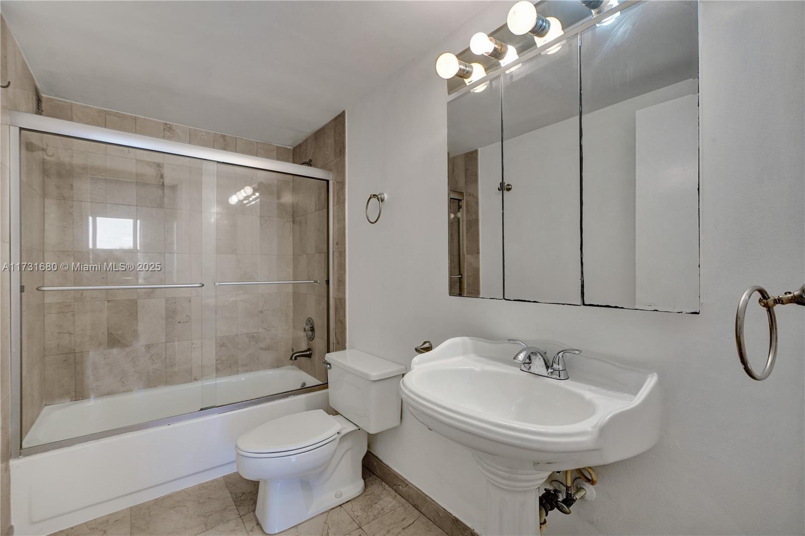2500 Parkview Dr 808 Property Photo 16