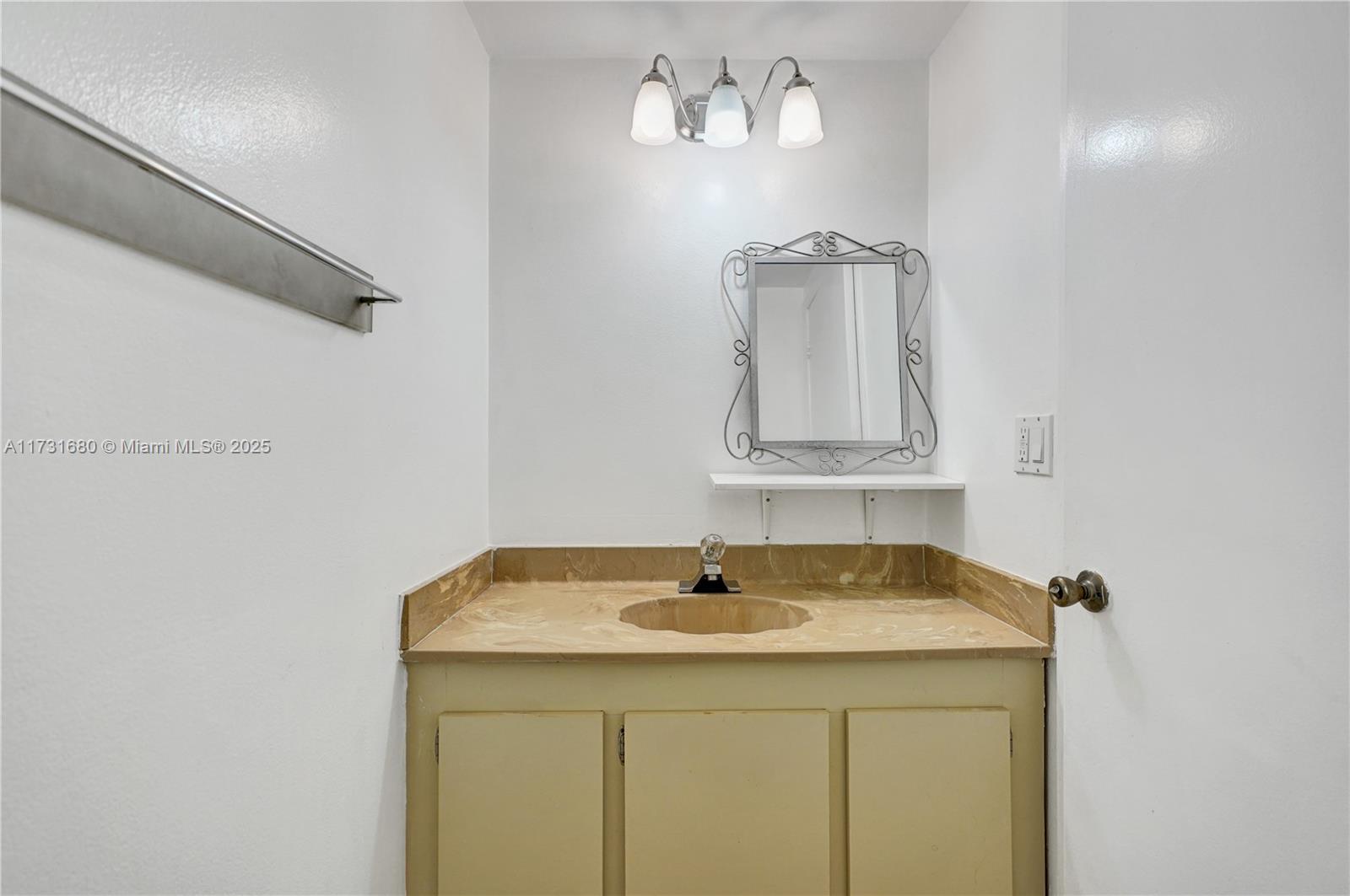 2500 Parkview Dr 808 Property Photo 17