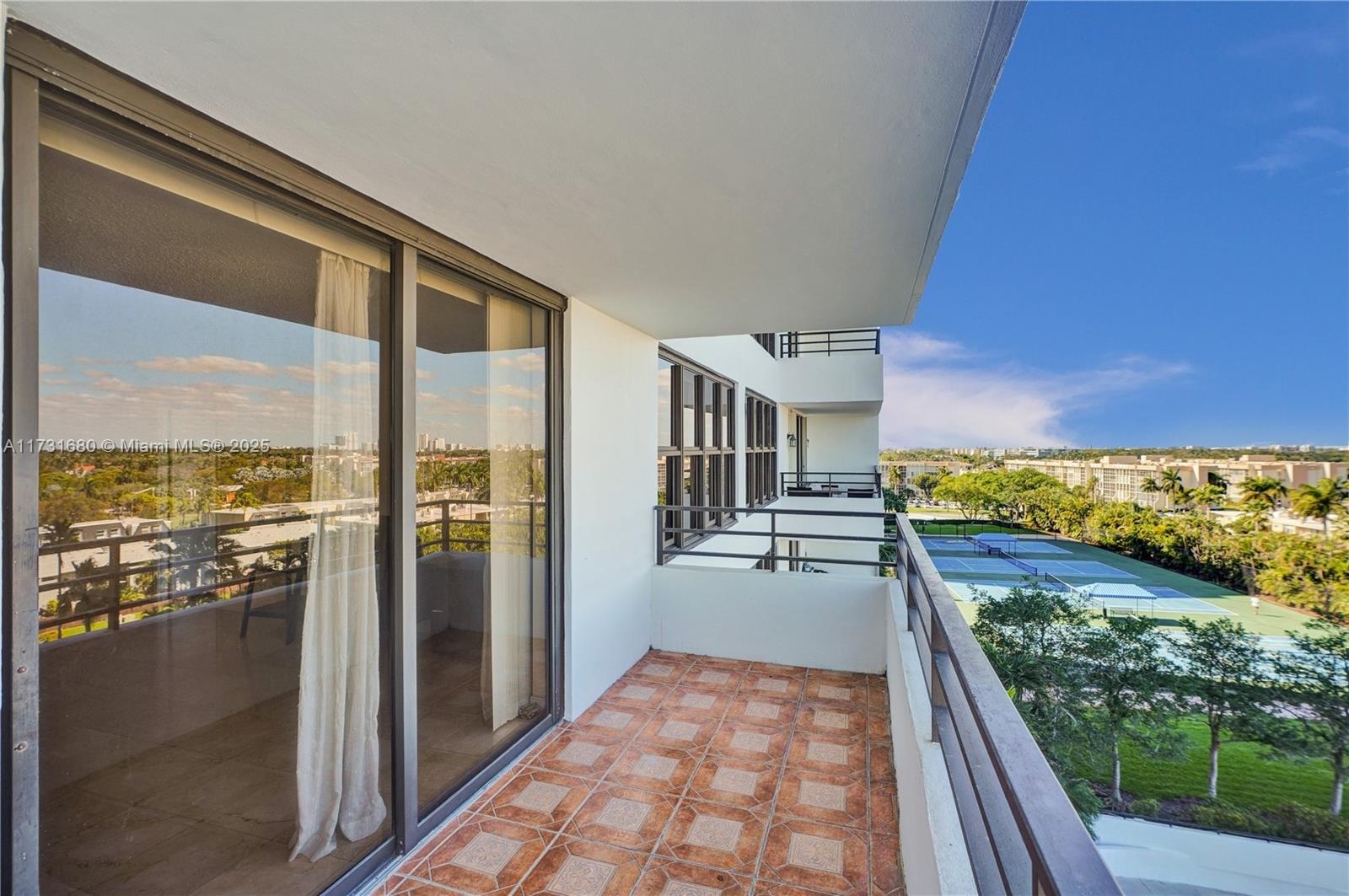 2500 Parkview Dr 808 Property Photo 18