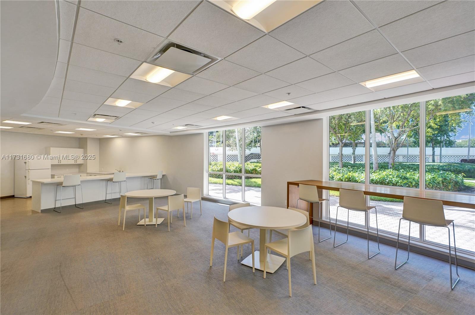 2500 Parkview Dr 808 Property Photo 32