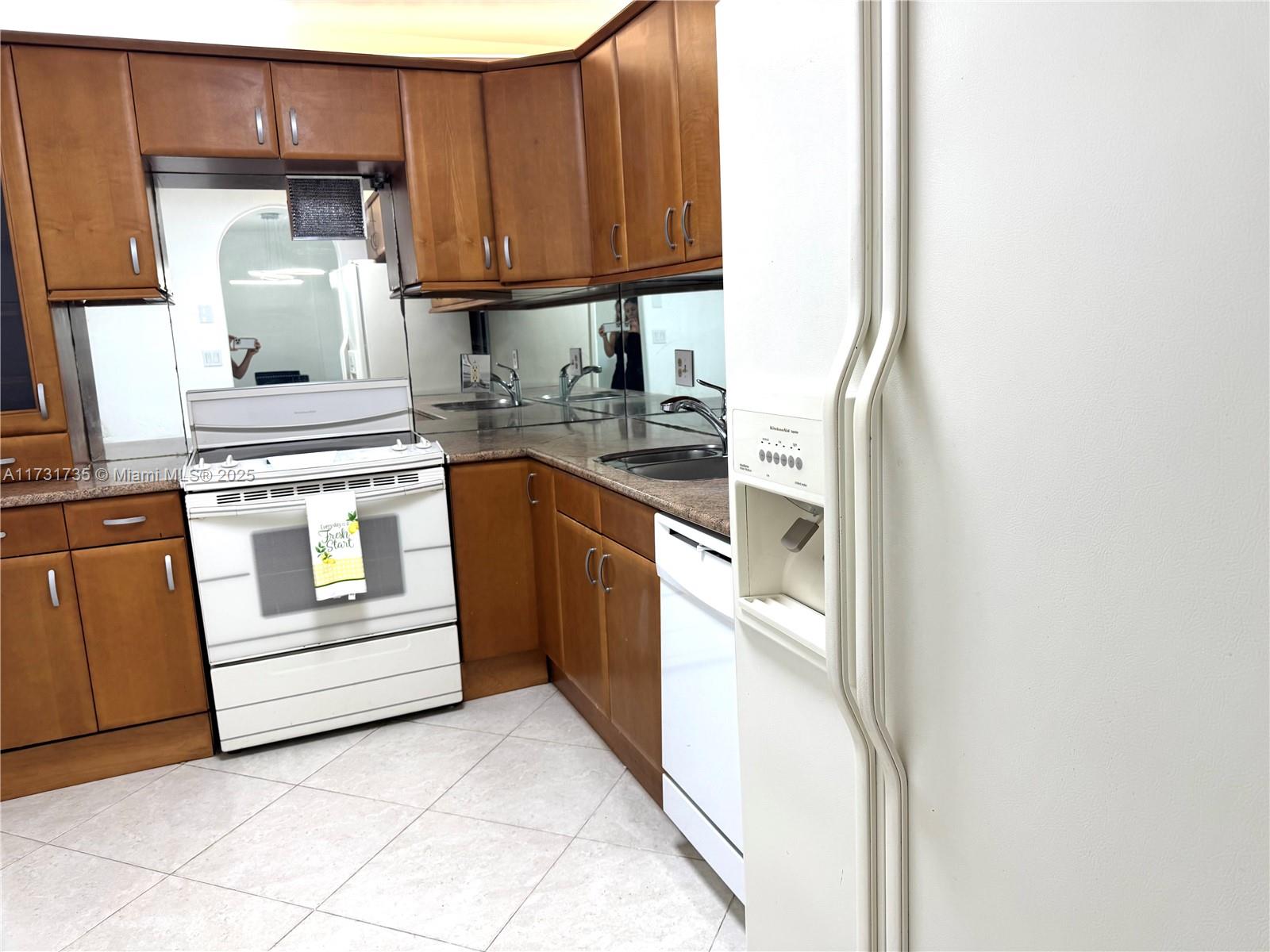 400 Kings Point Dr 411 Property Photo 14