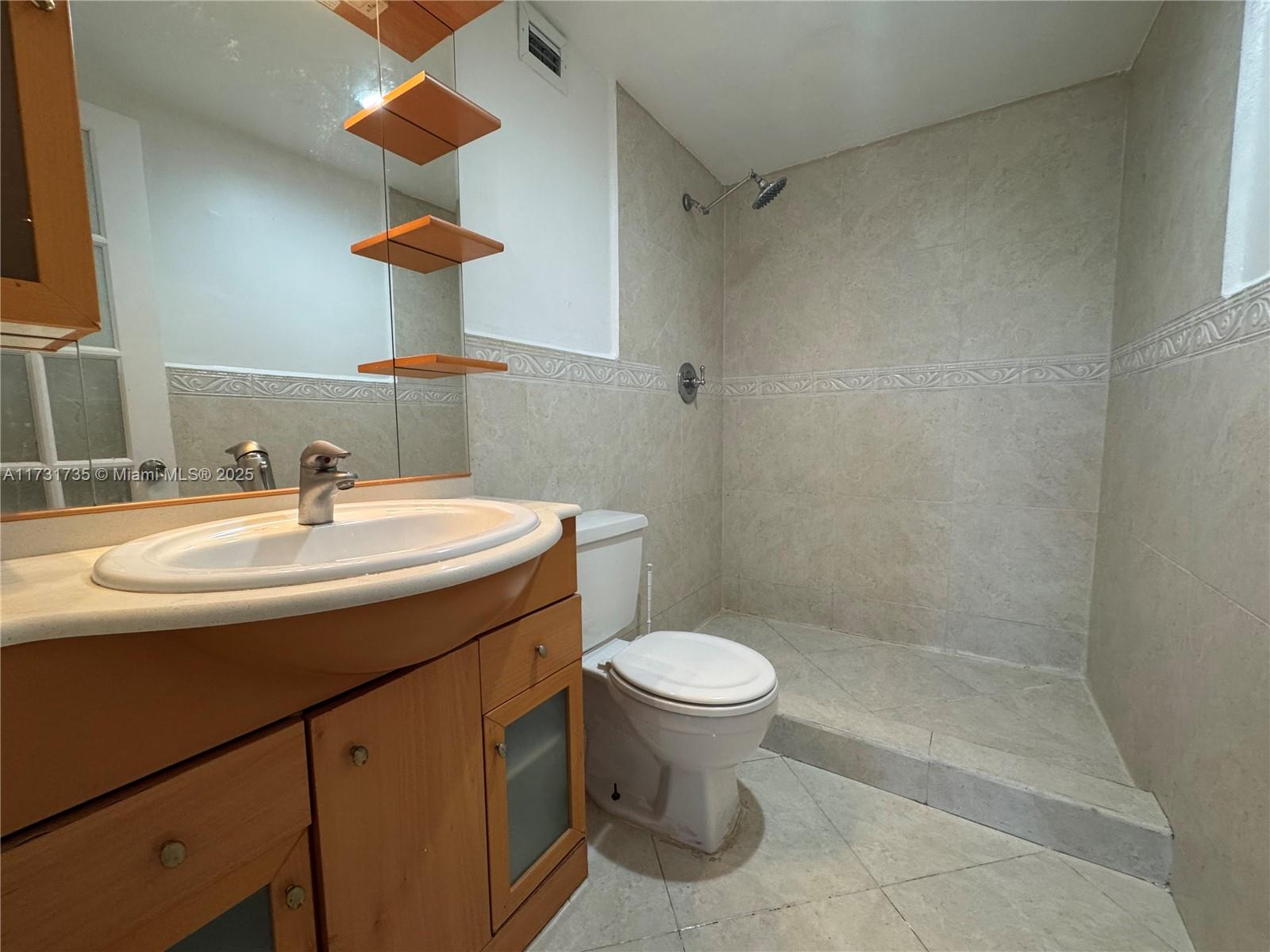 400 Kings Point Dr 411 Property Photo 21