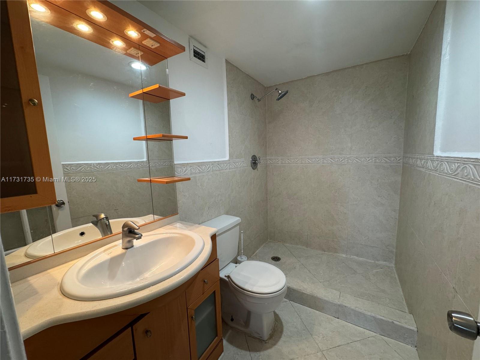 400 Kings Point Dr 411 Property Photo 22
