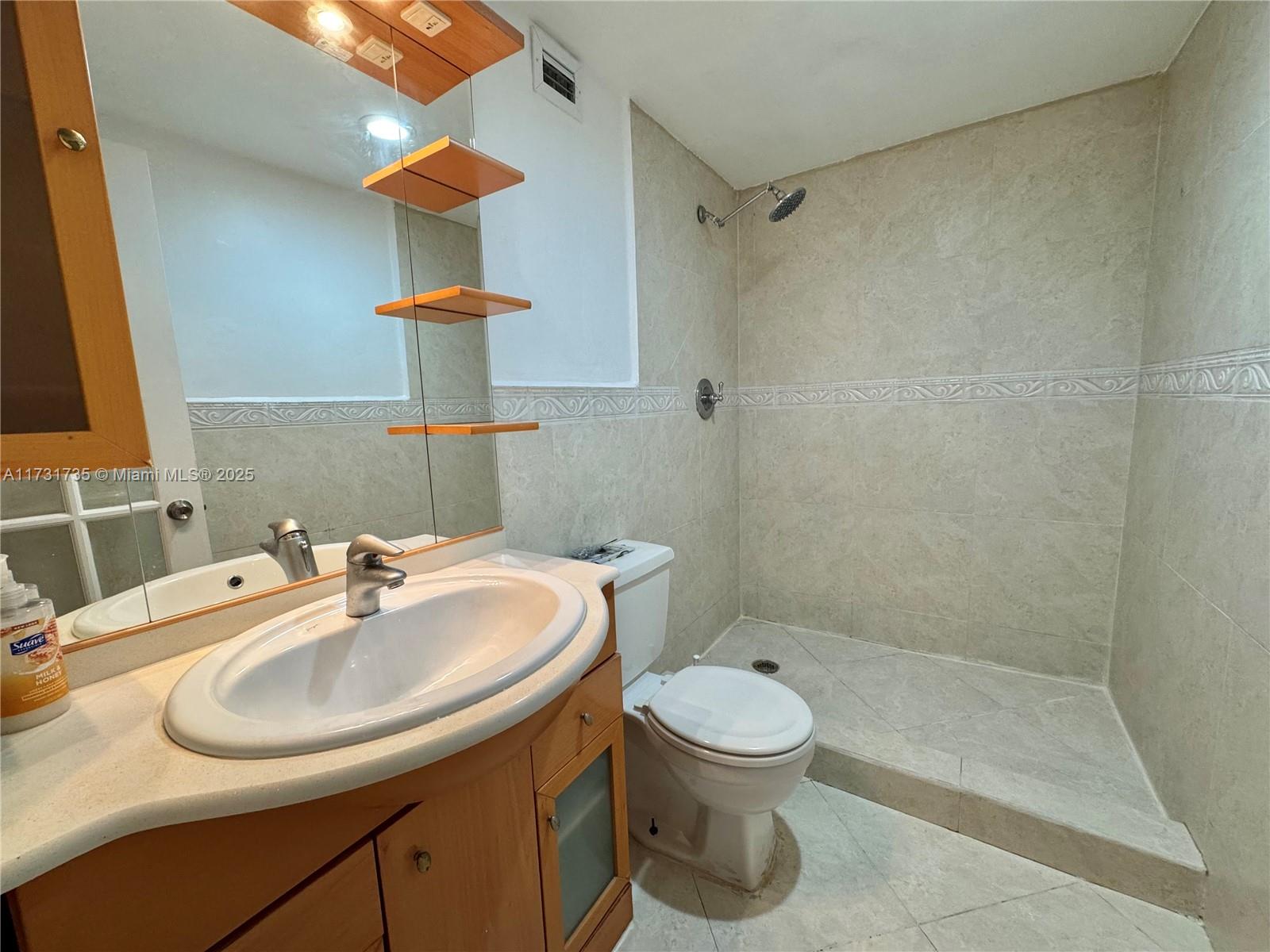 400 Kings Point Dr 411 Property Photo 23