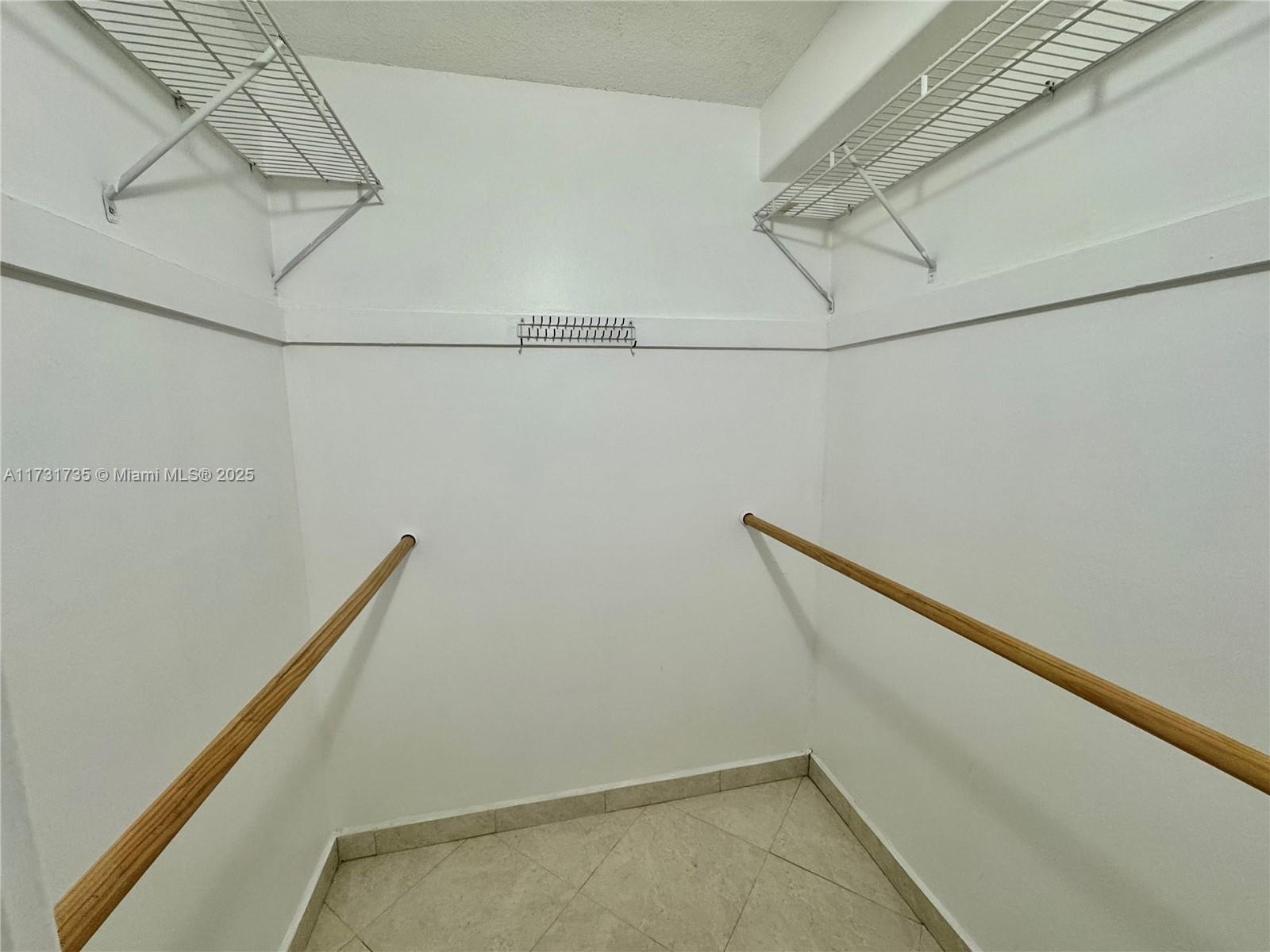 400 Kings Point Dr 411 Property Photo 24