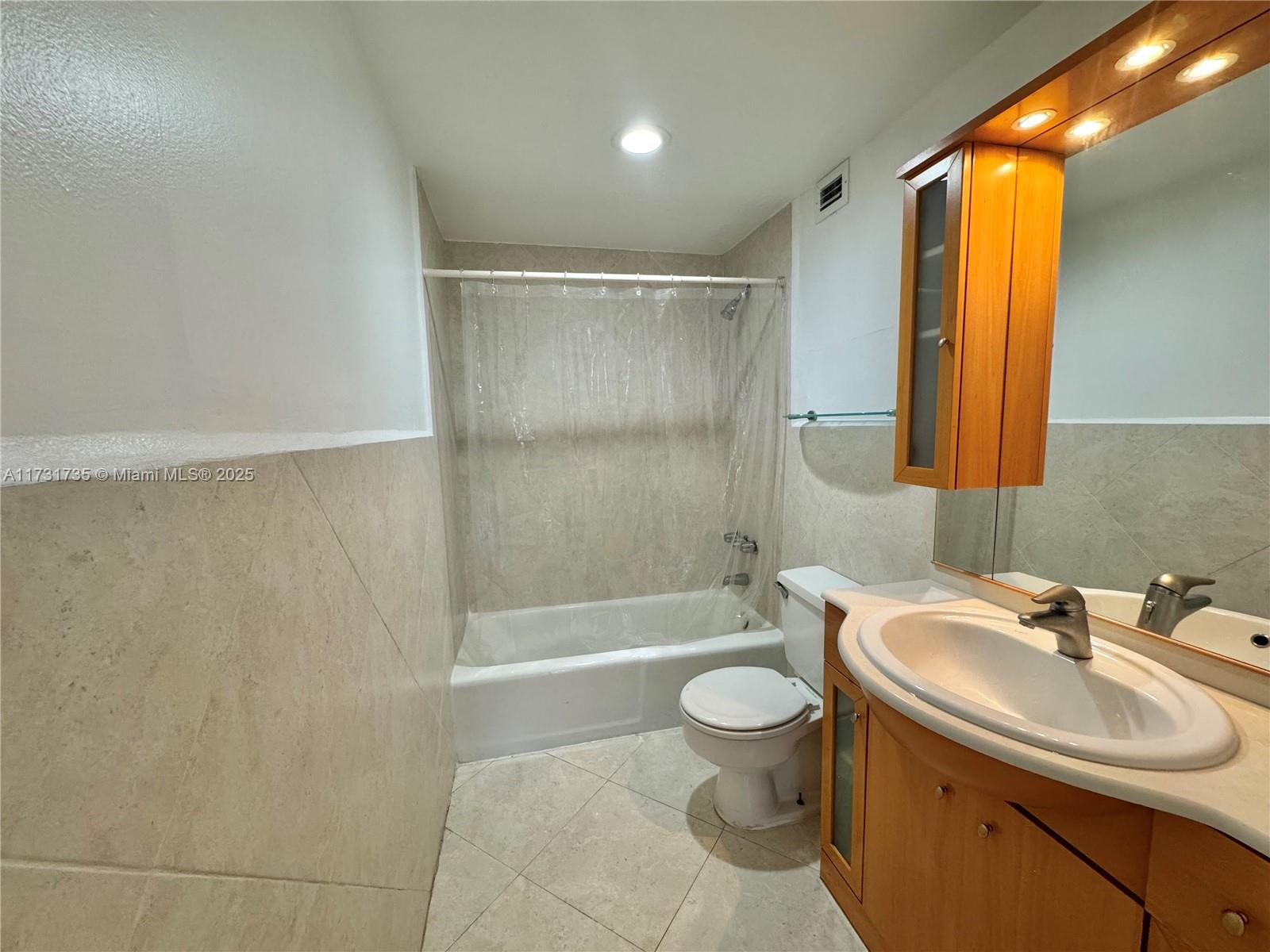 400 Kings Point Dr 411 Property Photo 28