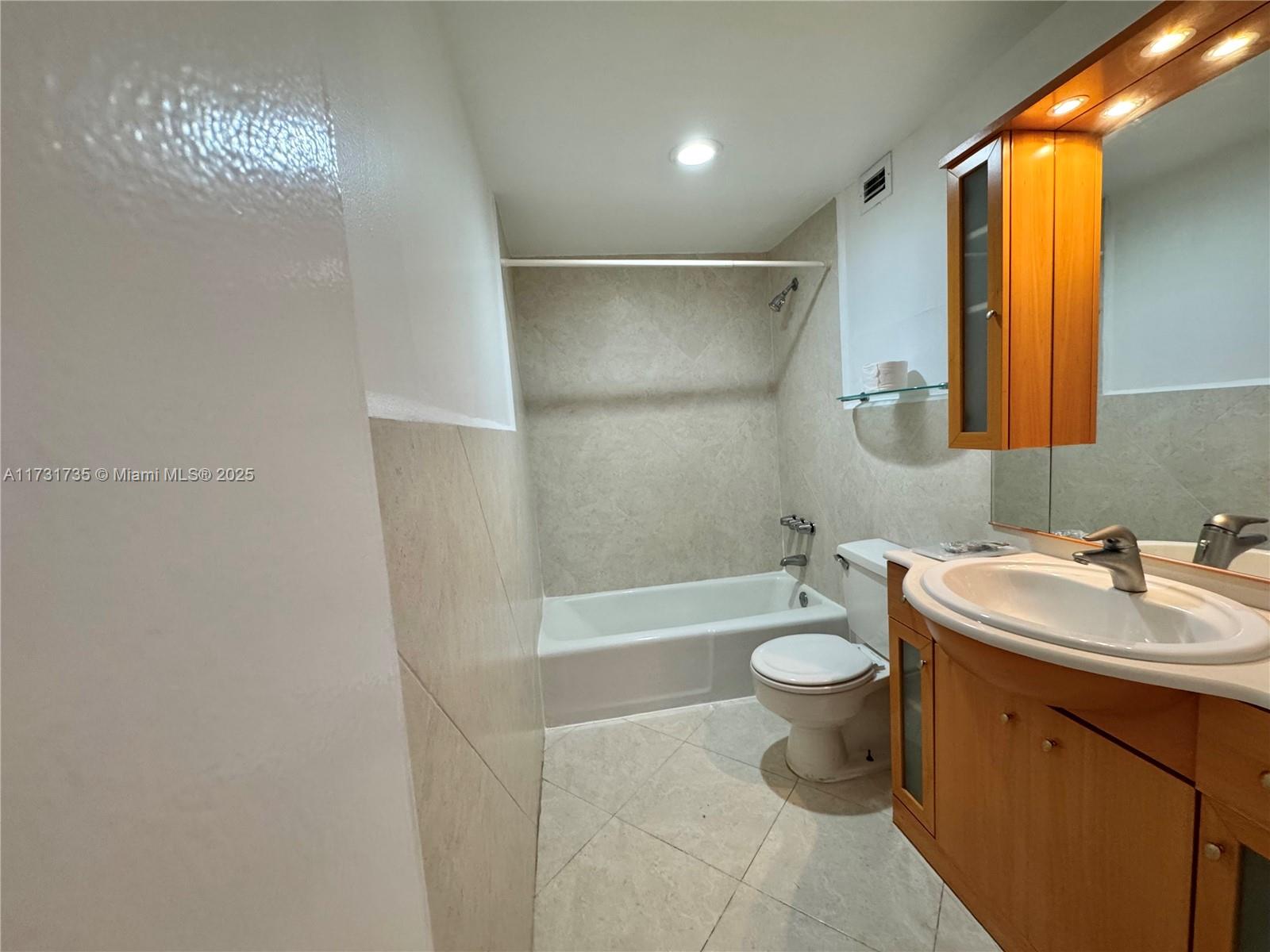 400 Kings Point Dr 411 Property Photo 29