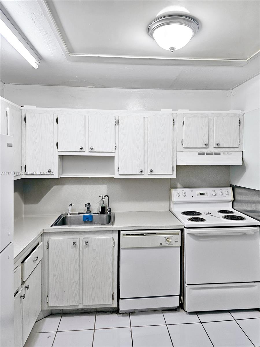 16950 W Dixie Hwy A427 Property Photo 6