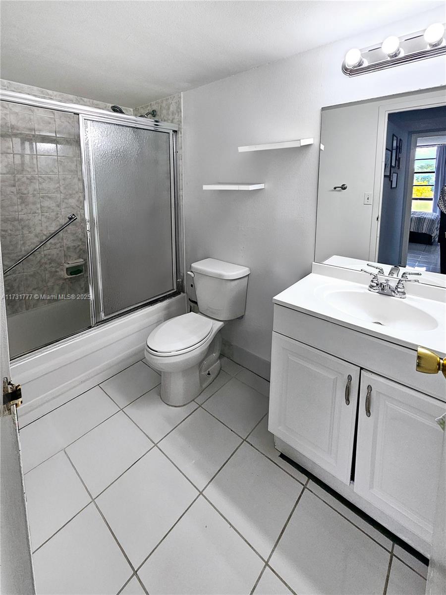 16950 W Dixie Hwy A427 Property Photo 11