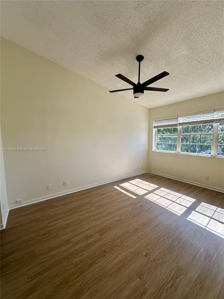 2722 Ne 1st St 3 Property Photo 6