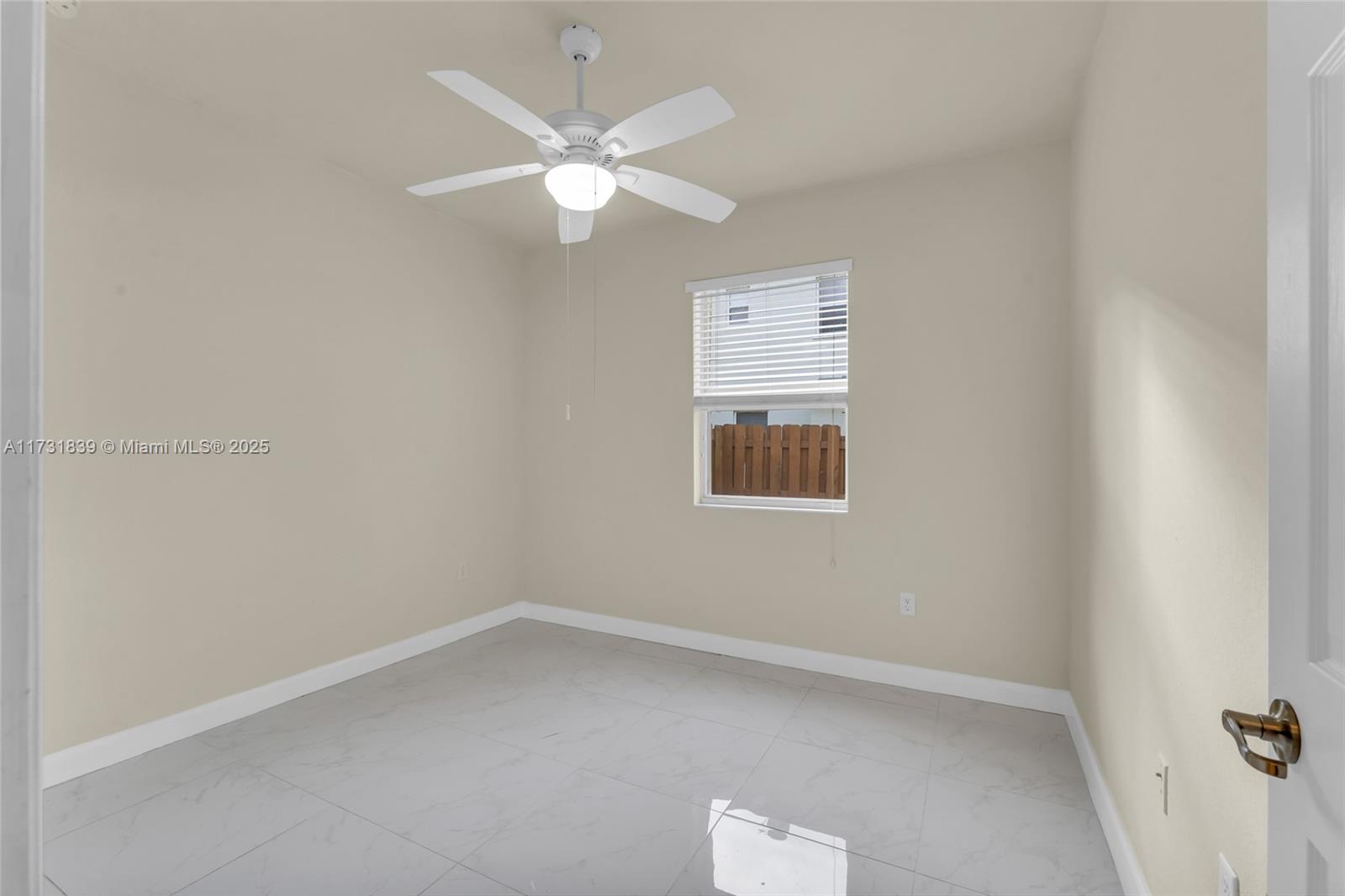 132 Se 28th Pl 9 Property Photo 17