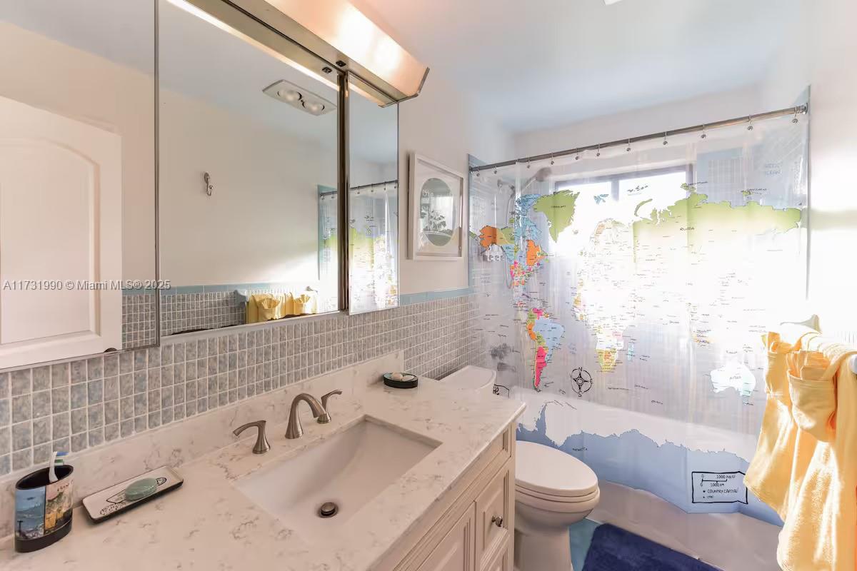 1201 Queen Room Bayview Drive Property Photo 2