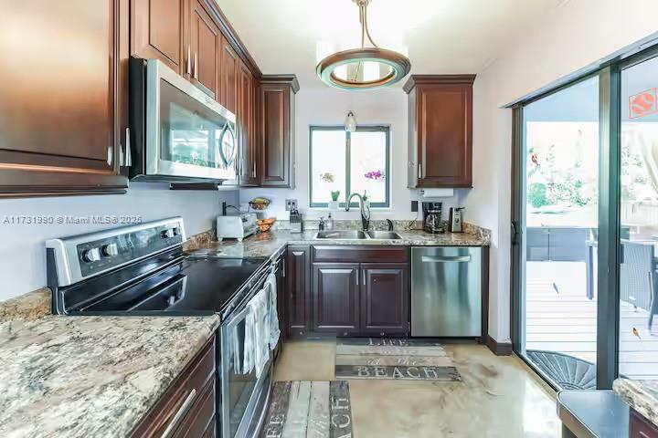 1201 Queen Room Bayview Drive Property Photo 5