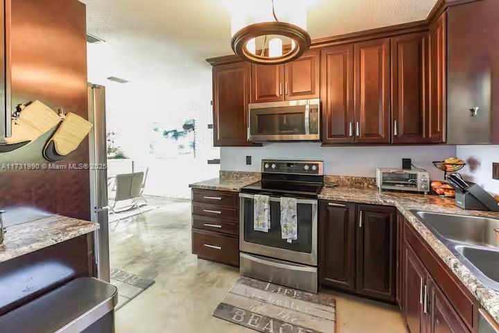 1201 Queen Room Bayview Drive Property Photo 11