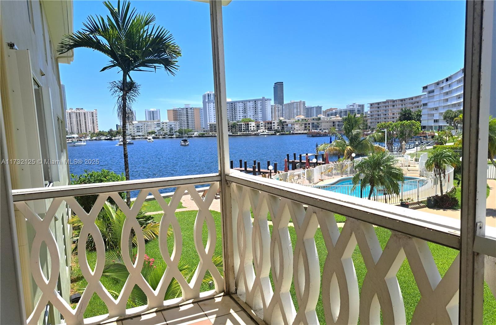 450 Golden Isles Dr 2b Property Photo 2