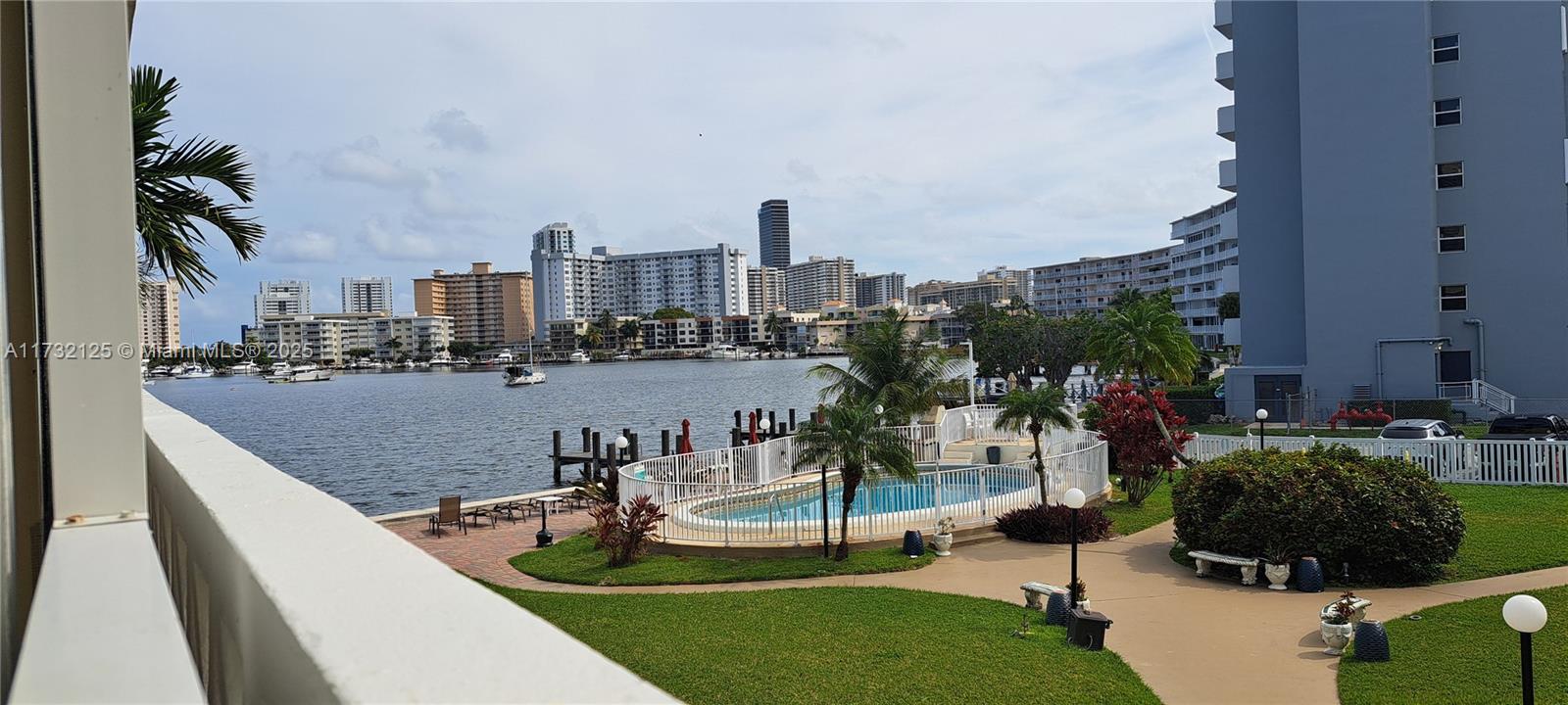 450 Golden Isles Dr 2b Property Photo 6