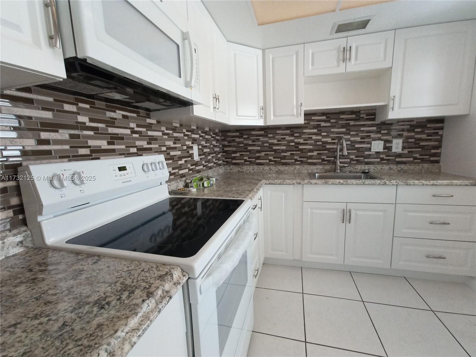 450 Golden Isles Dr 2b Property Photo 7