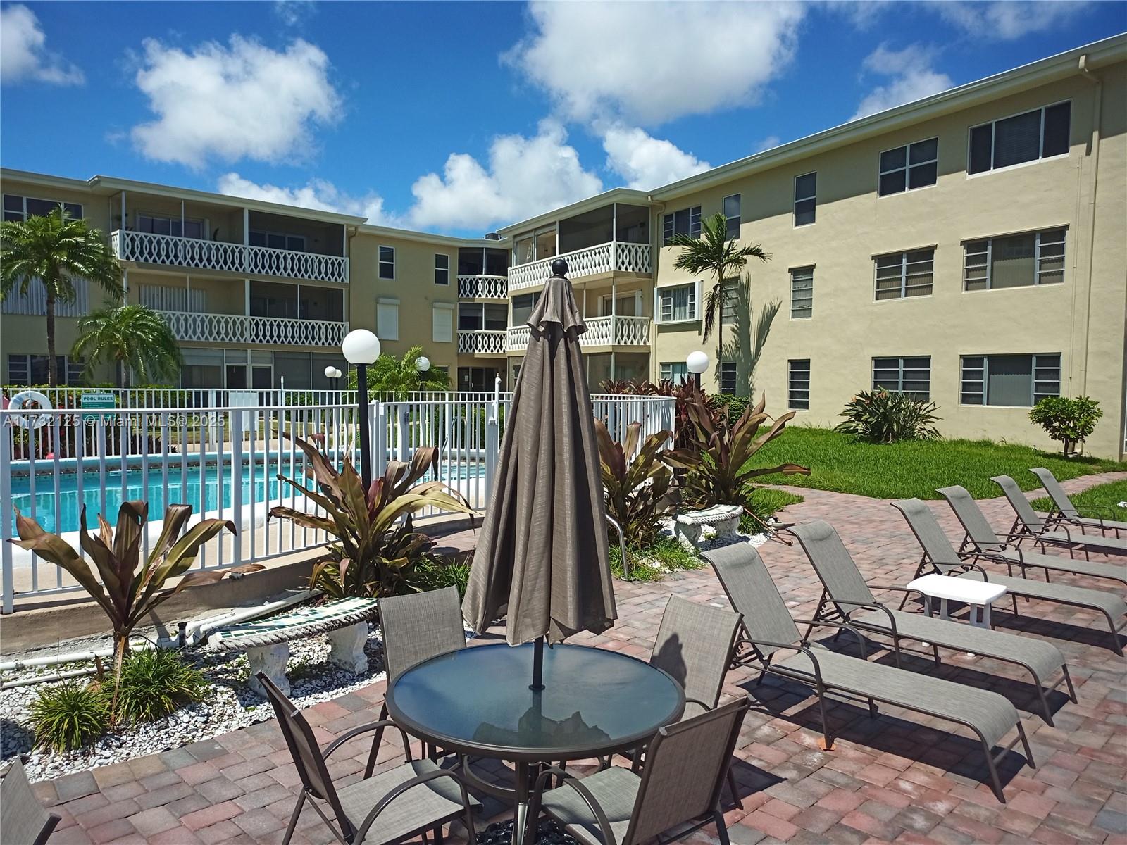 450 Golden Isles Dr 2b Property Photo 10