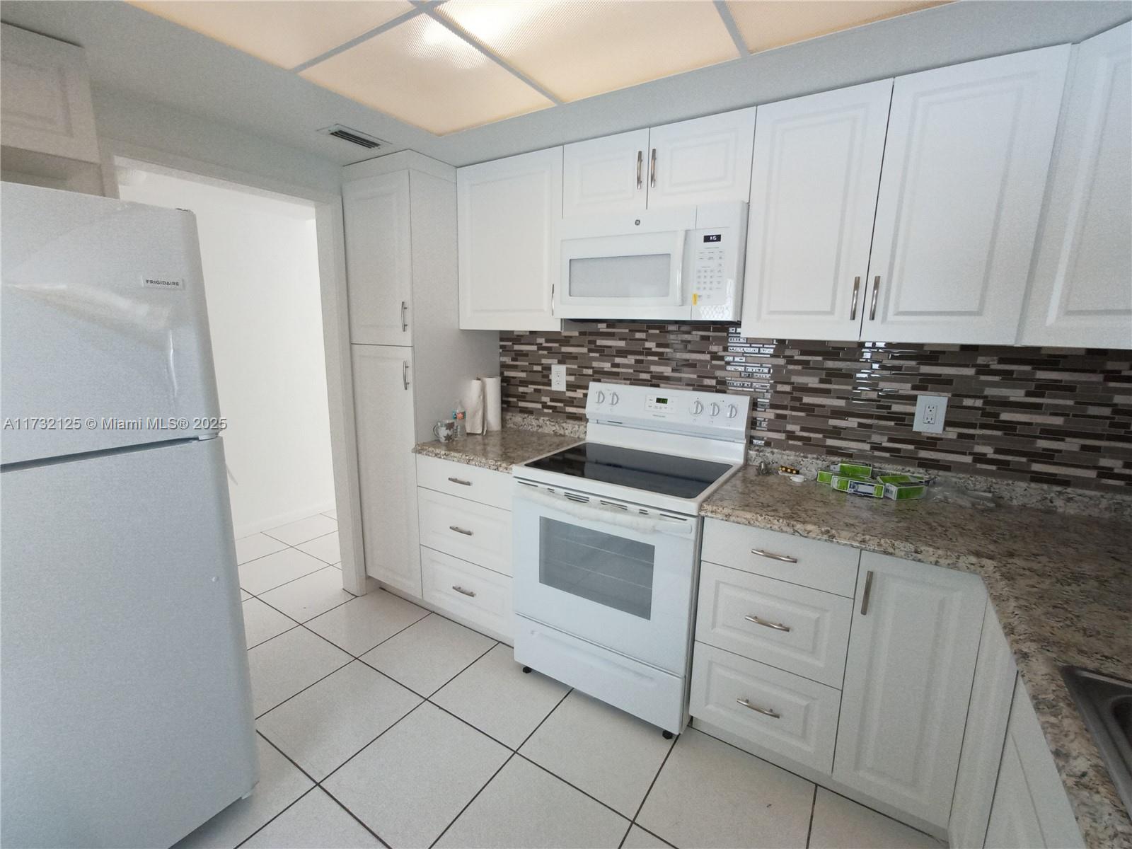 450 Golden Isles Dr 2b Property Photo 15