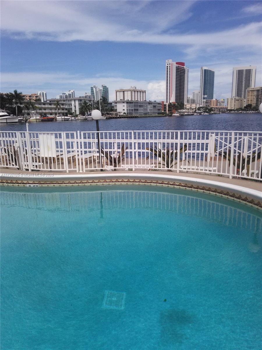 450 Golden Isles Dr 2b Property Photo 17