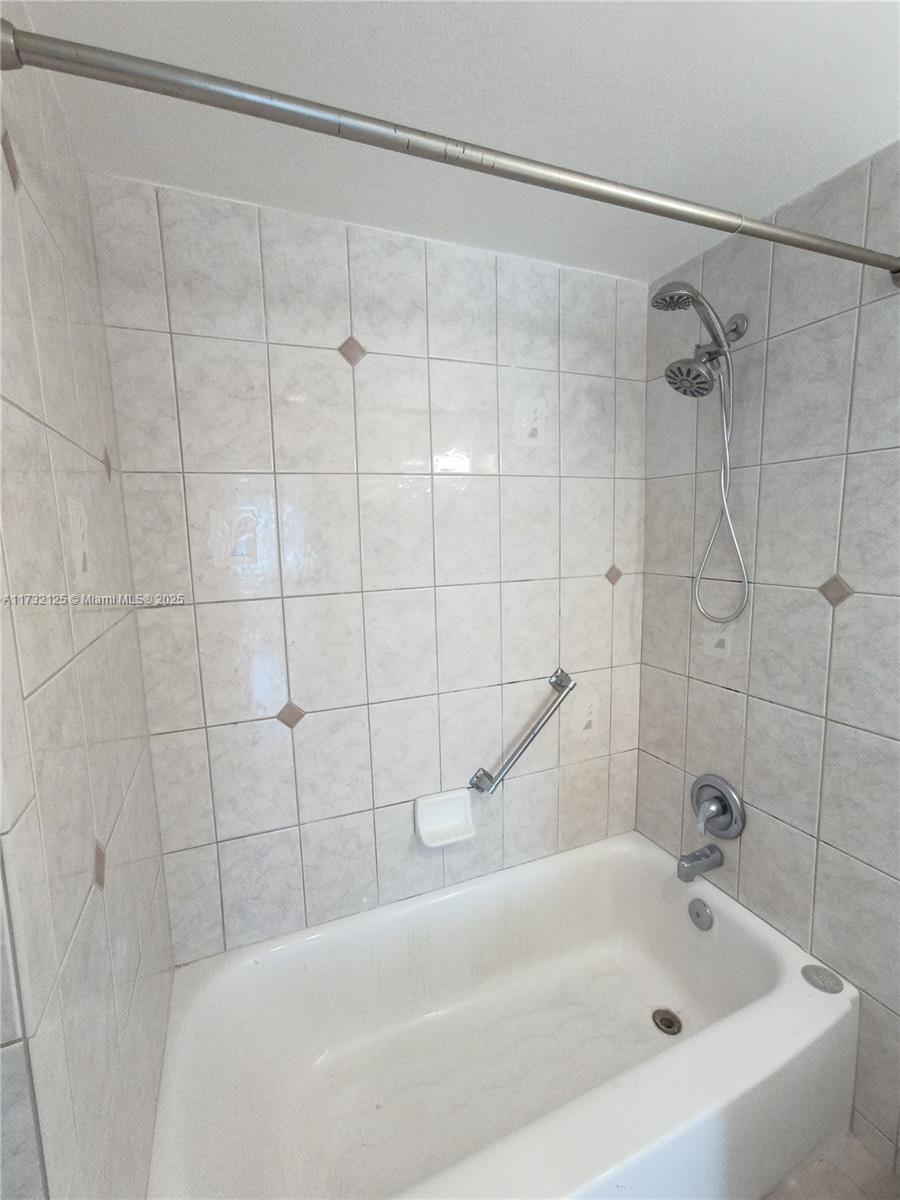 450 Golden Isles Dr 2b Property Photo 22