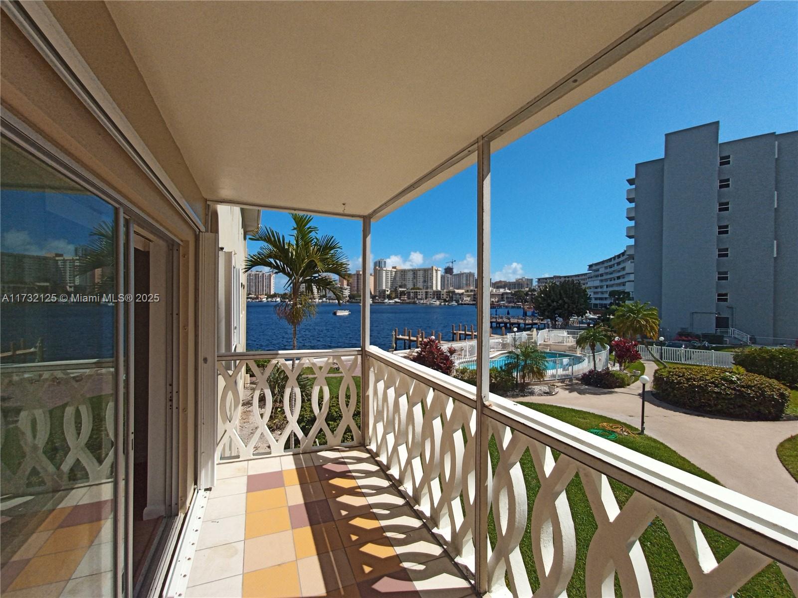 450 Golden Isles Dr 2b Property Photo 24