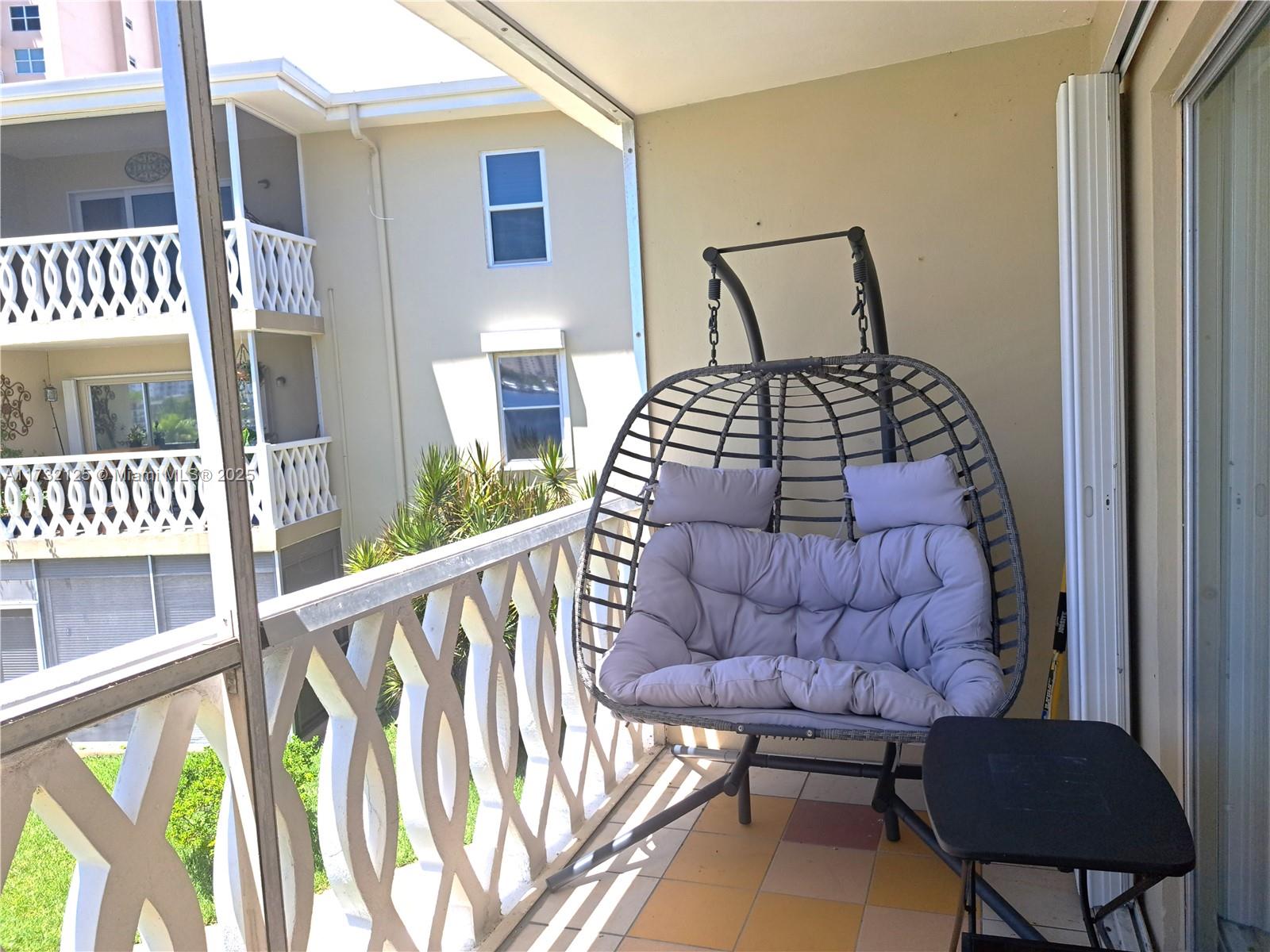 450 Golden Isles Dr 2b Property Photo 25