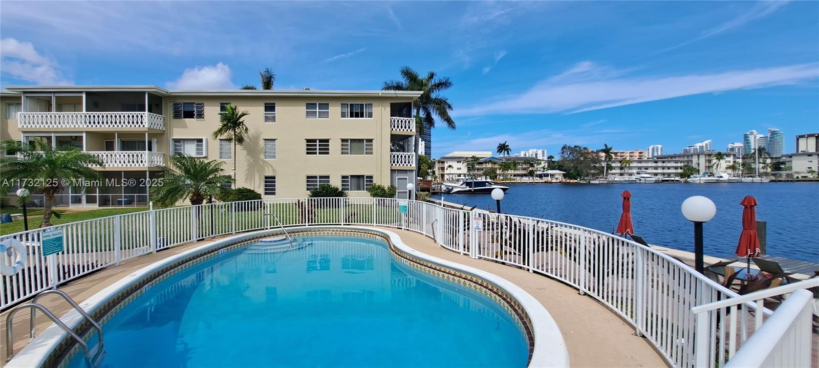 450 Golden Isles Dr 2b Property Photo 26