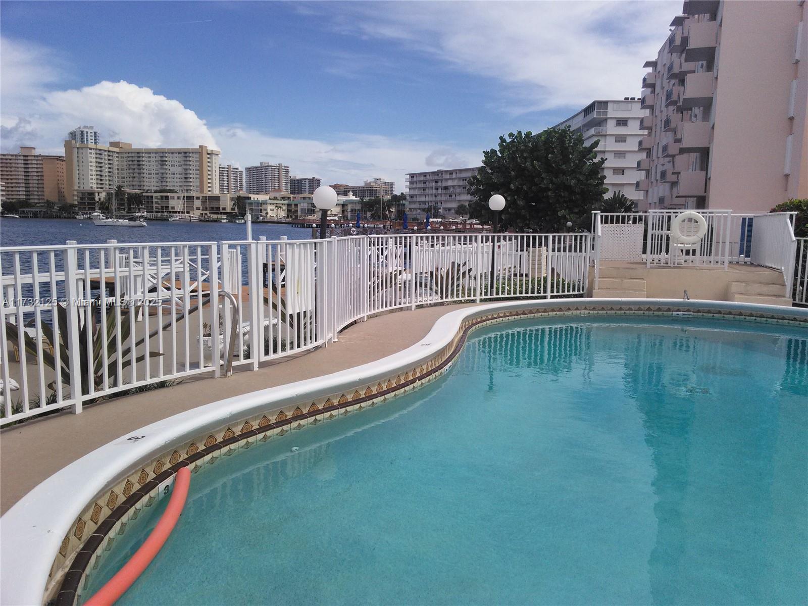 450 Golden Isles Dr 2b Property Photo 31