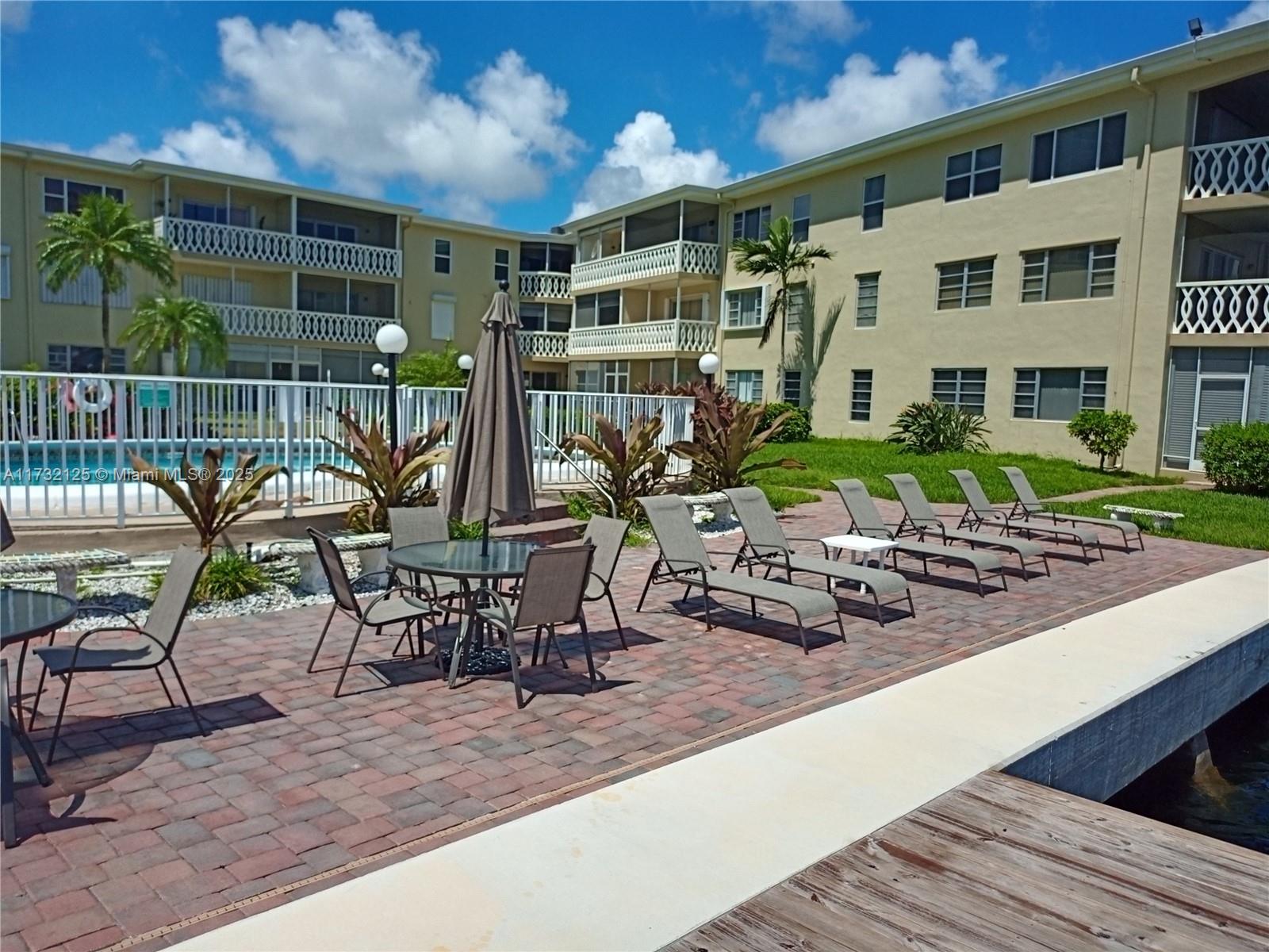 450 Golden Isles Dr 2b Property Photo 34