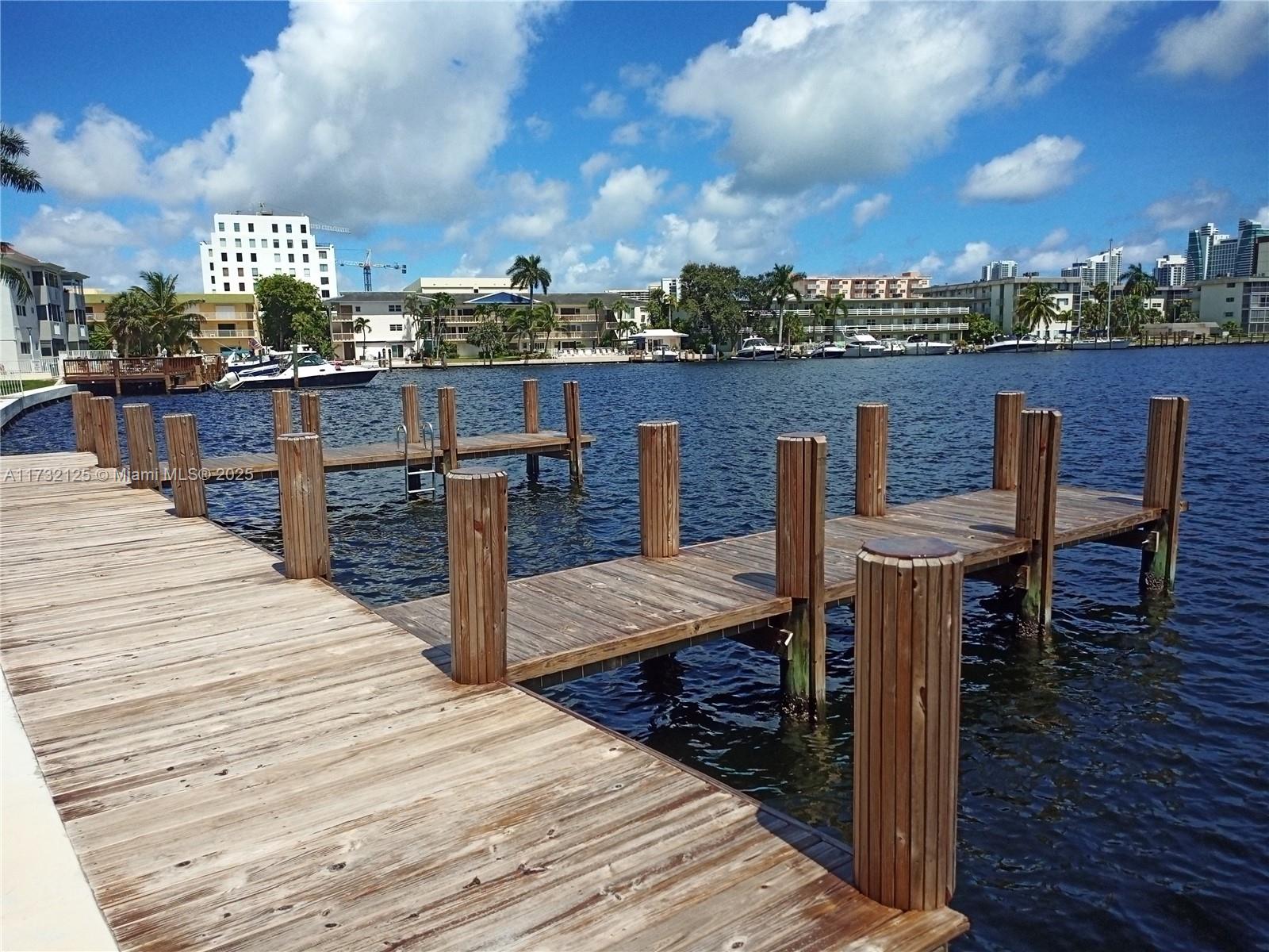 450 Golden Isles Dr 2b Property Photo 36