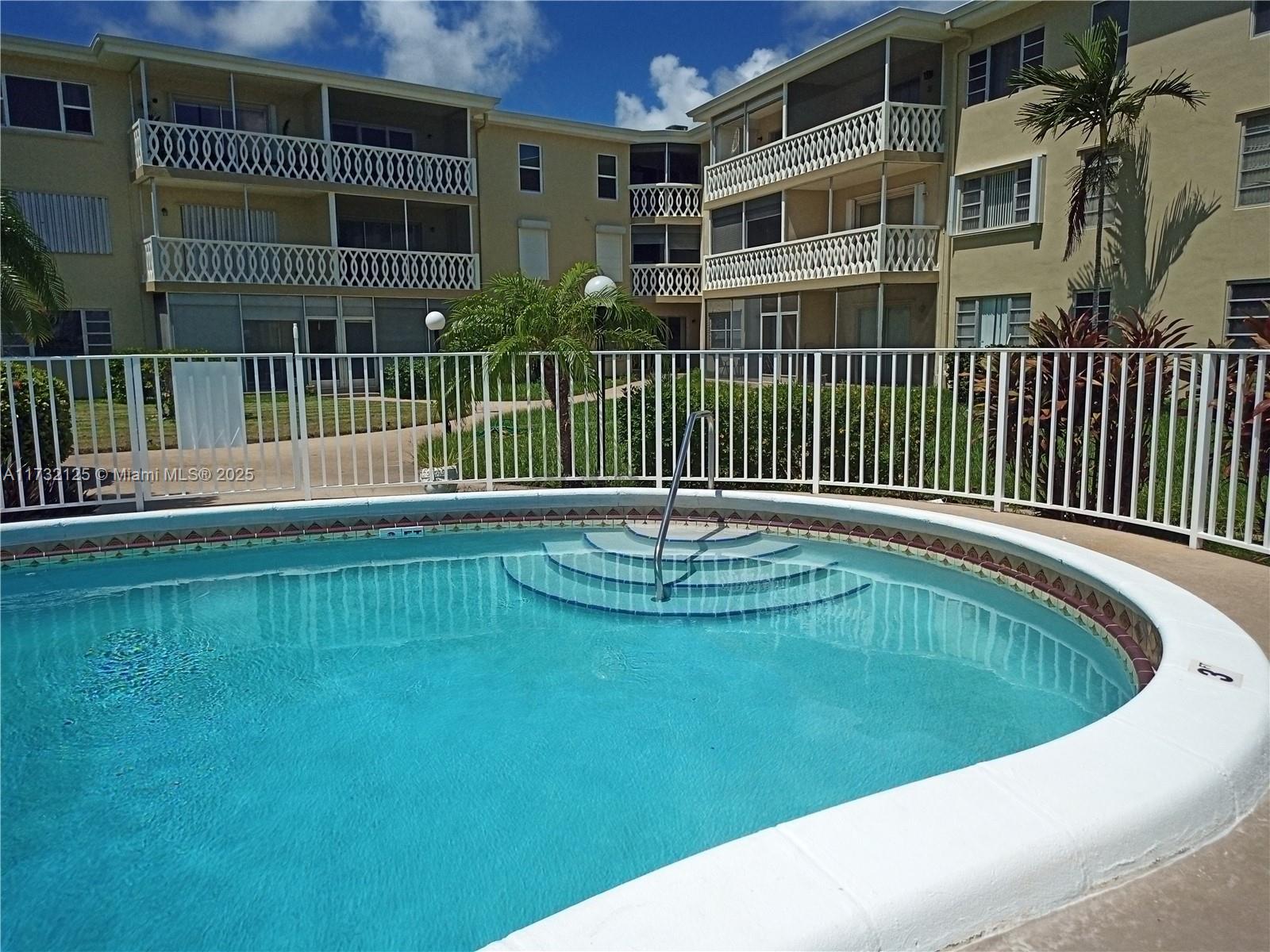 450 Golden Isles Dr 2b Property Photo 38